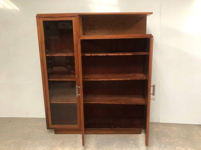 Glass cabinet from the 1940s