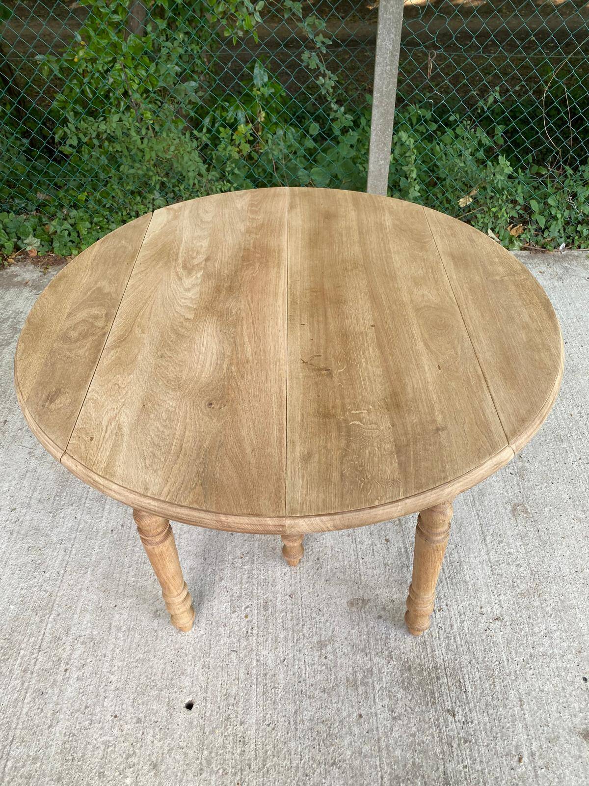 Louis Philippe 20th century extendable round dining table with shutters, renovated 230cm