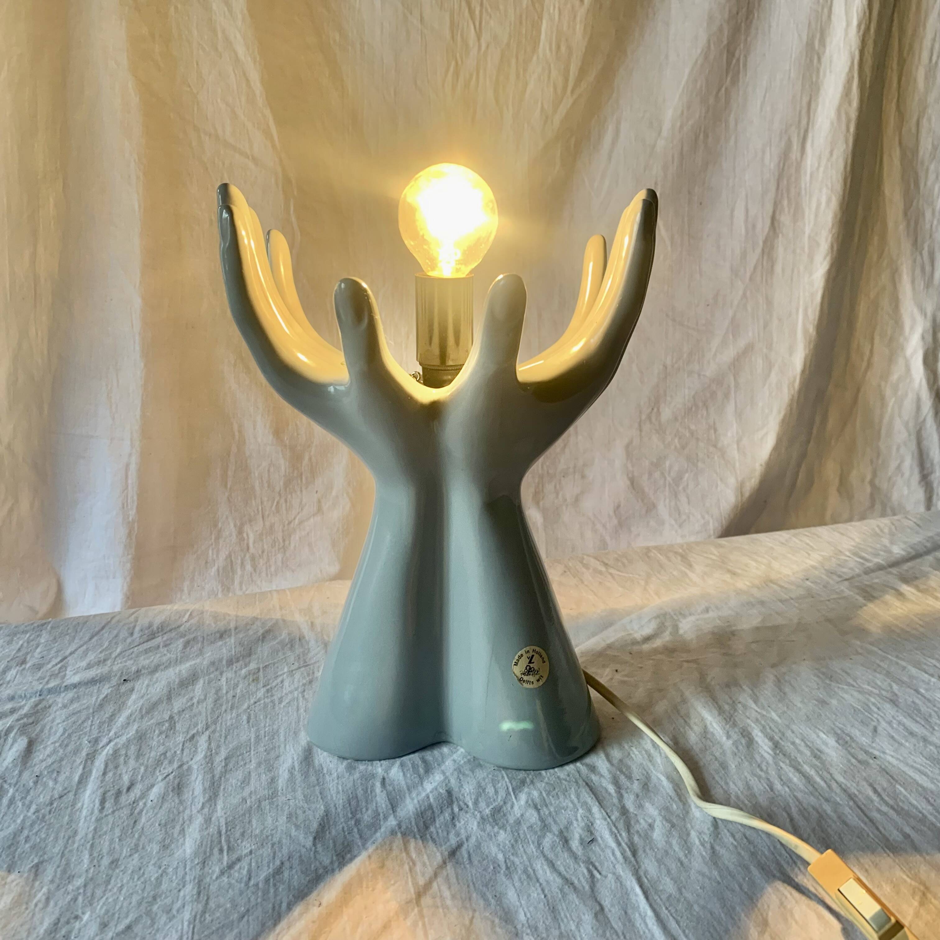 Vintage ceramic "hands" lamp - Wit Delfts - Made in Holland