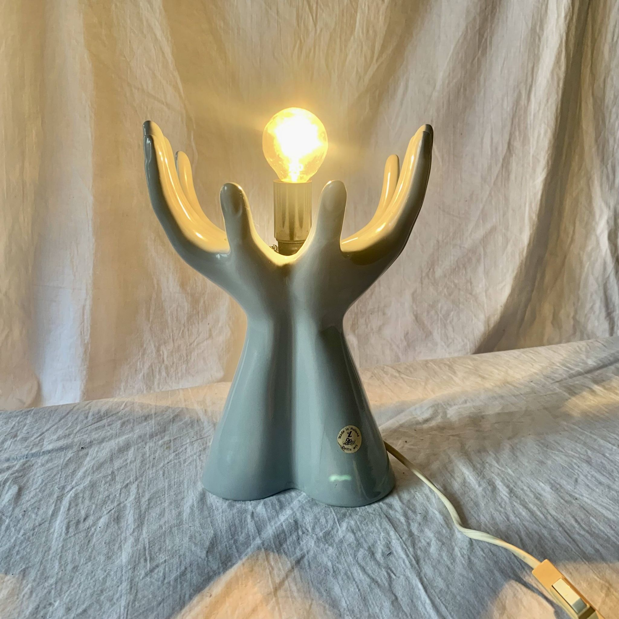 Vintage ceramic "hands" lamp - Wit Delfts - Made in Holland
