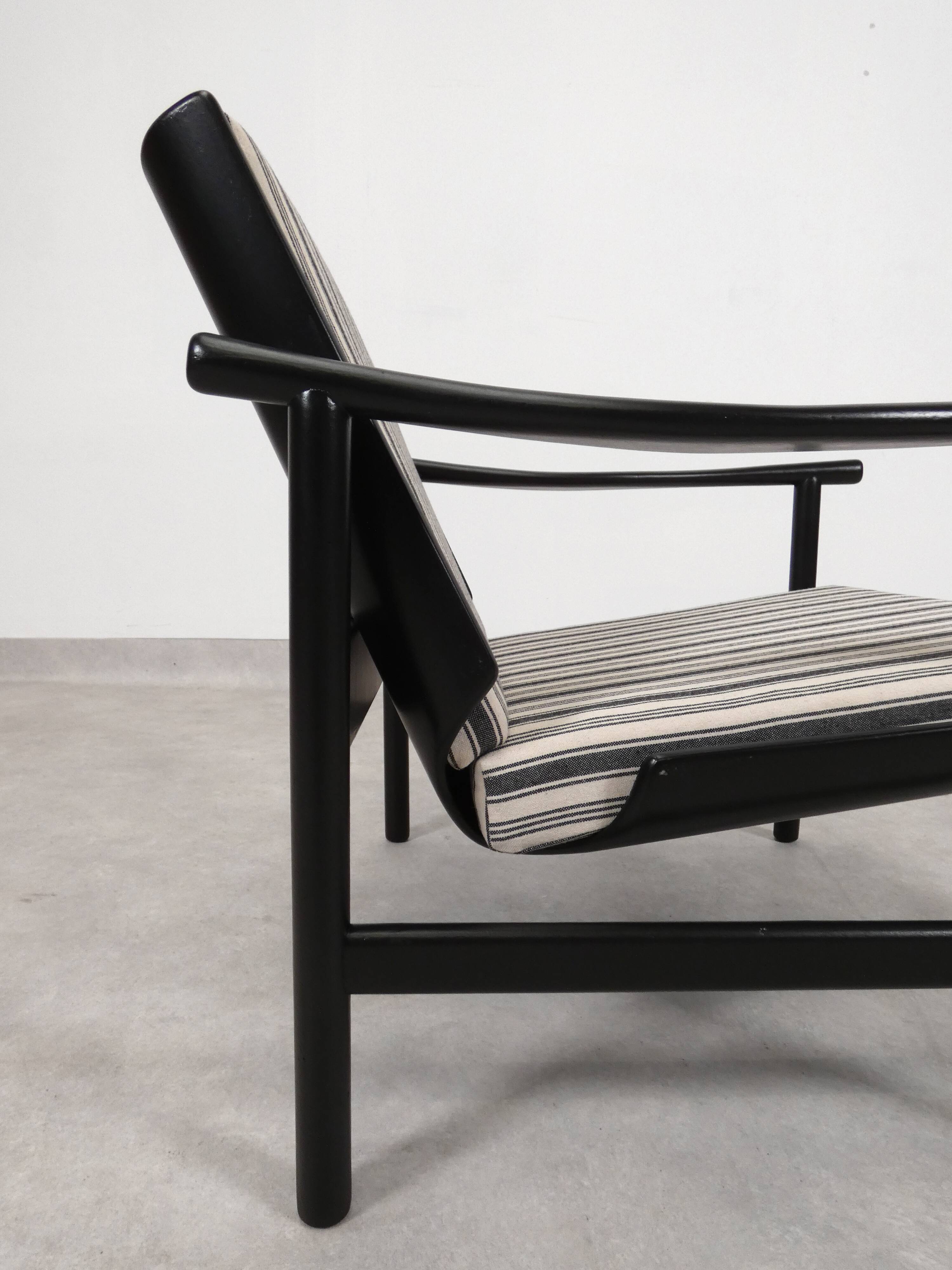 Wooden Scandianvian arm chair