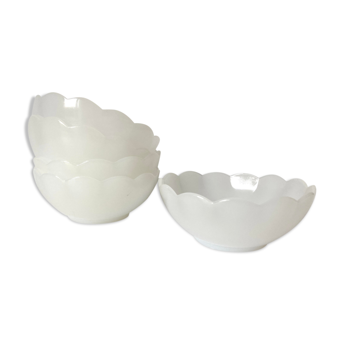 5 bowls in white glass