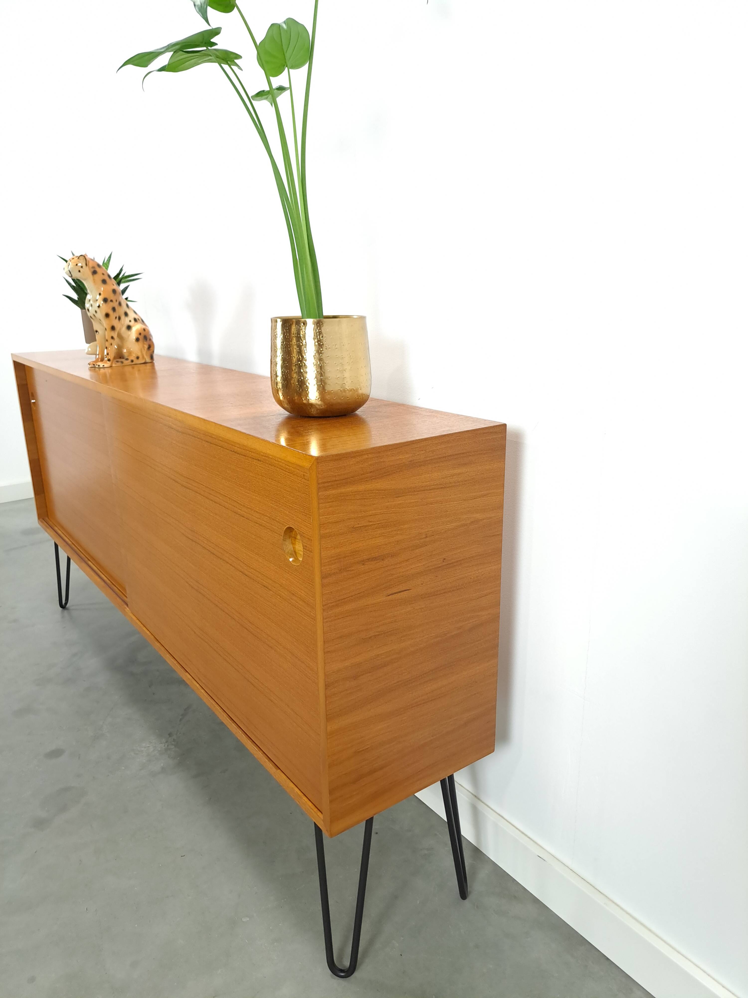 Dressoir vintage en teck en épingle à cheveux