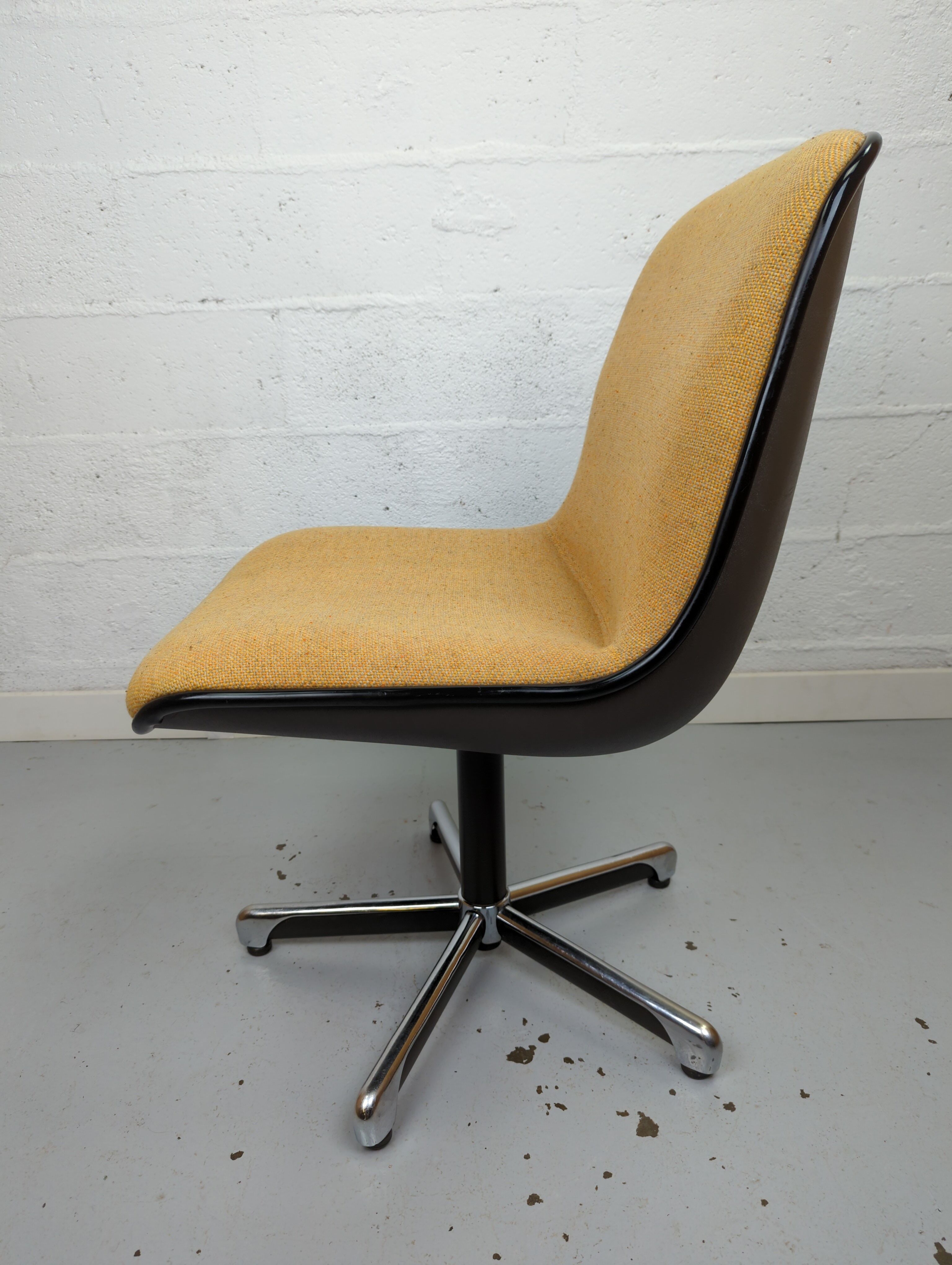 Strafor swivel office chair