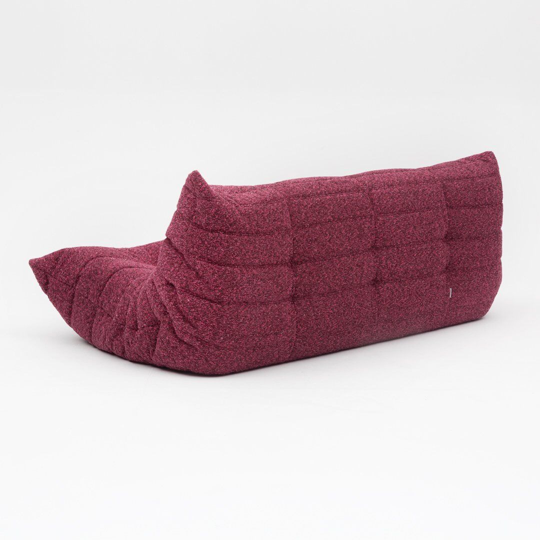 Canapé trois places Togo en bouclé bordeaux par Michel Ducaroy pour Ligne Roset