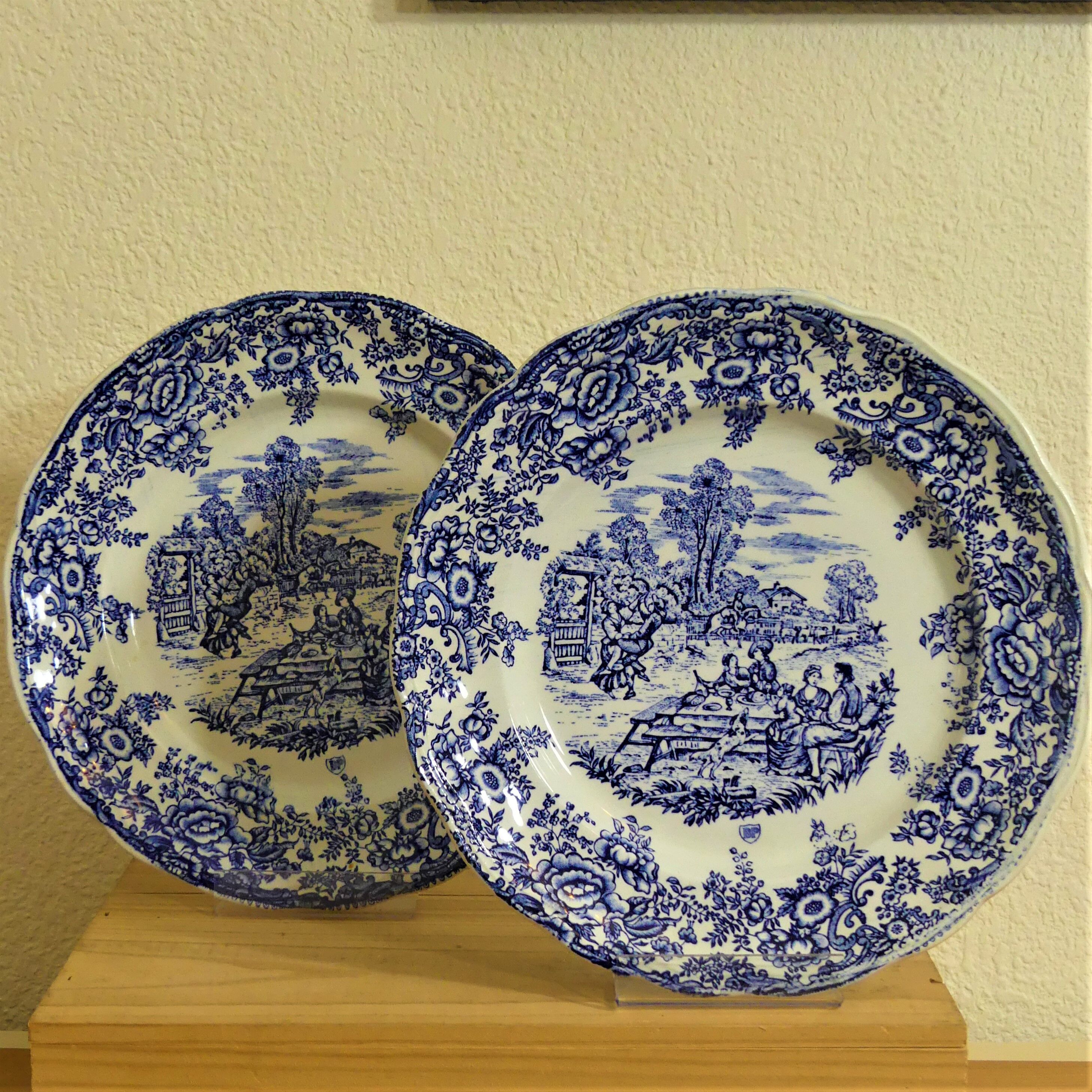Five English porcelain style table plates