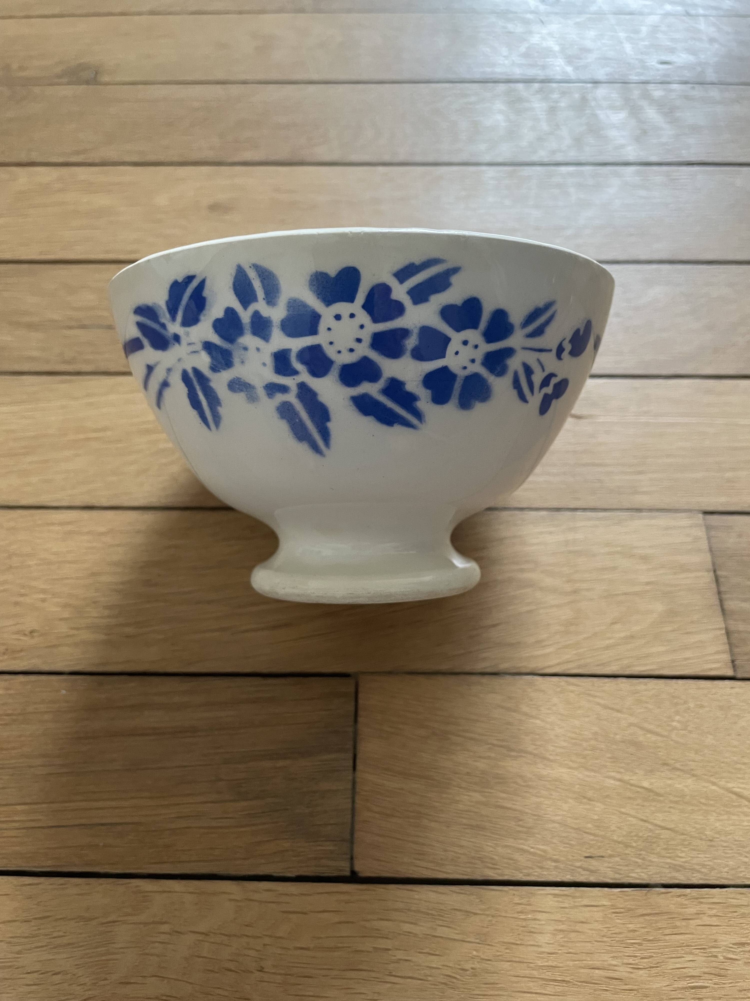 Ball on pedestal 251013