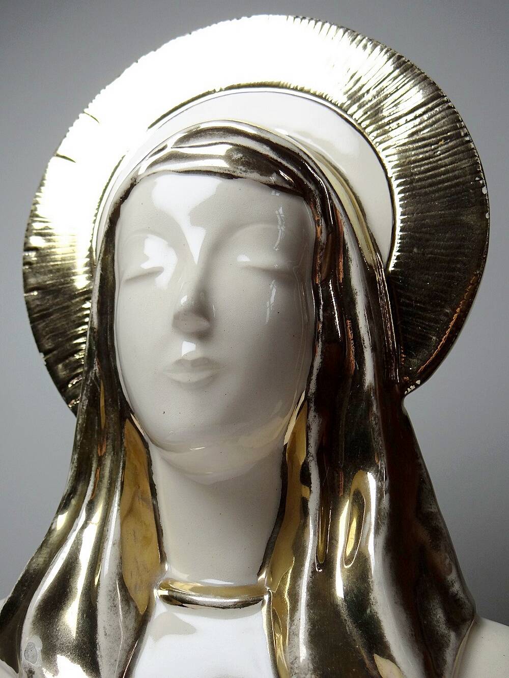 Bust of the Virgin with halo, glazed ceramic, vintage/antique craftsmanship