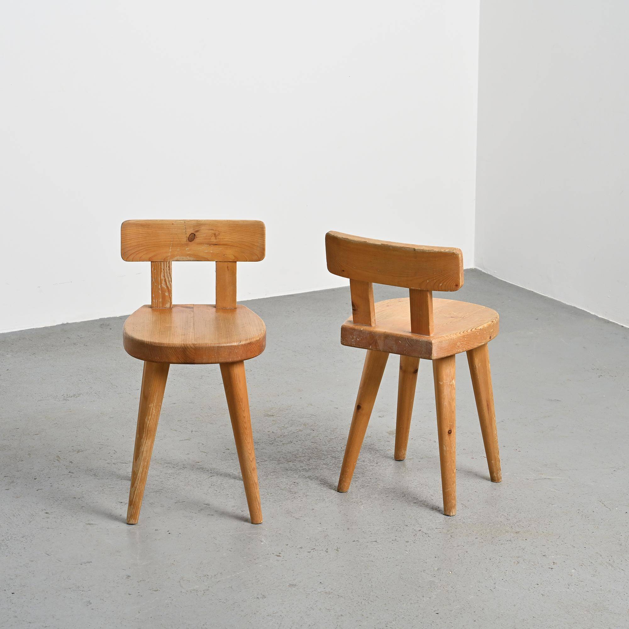 Pair of pine chairs by Christian Durupt, Méribel 1960