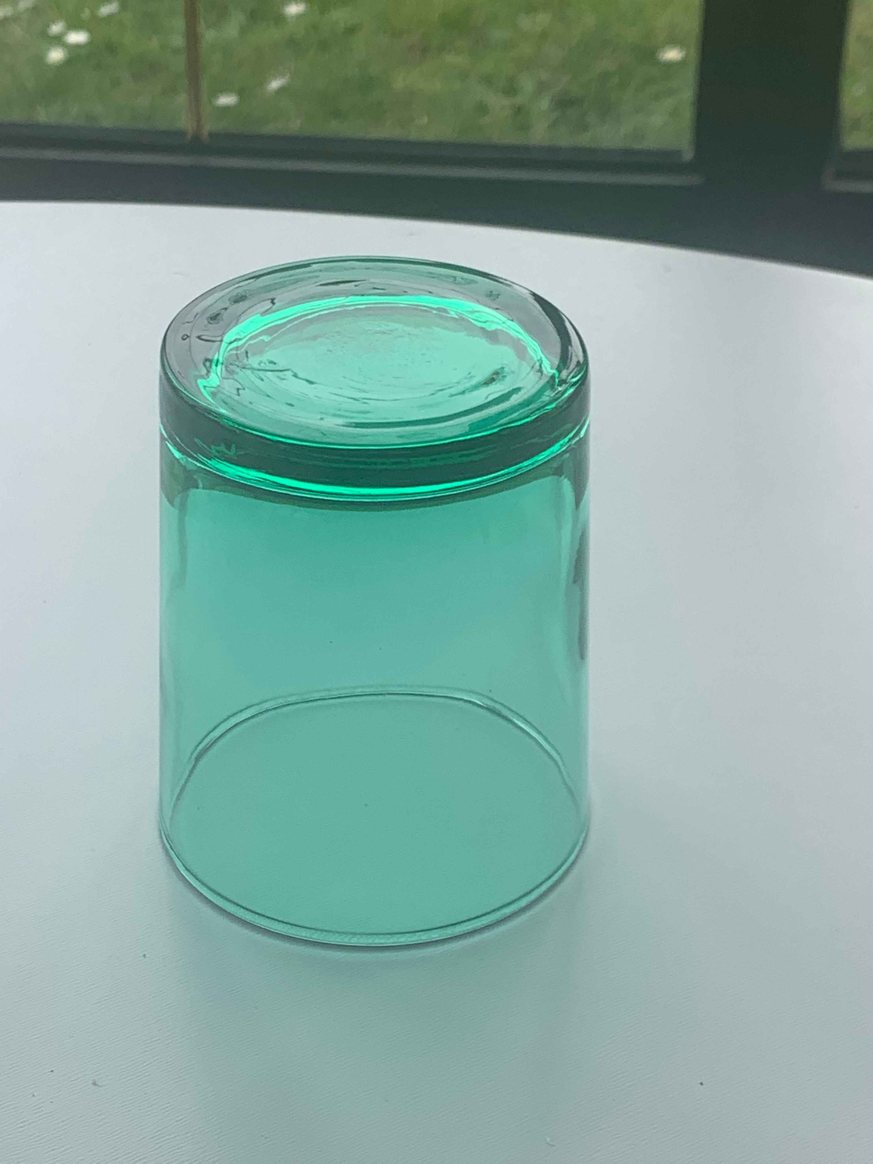 8 glasses in green glass with whisky, aperitif or water vintage 1970