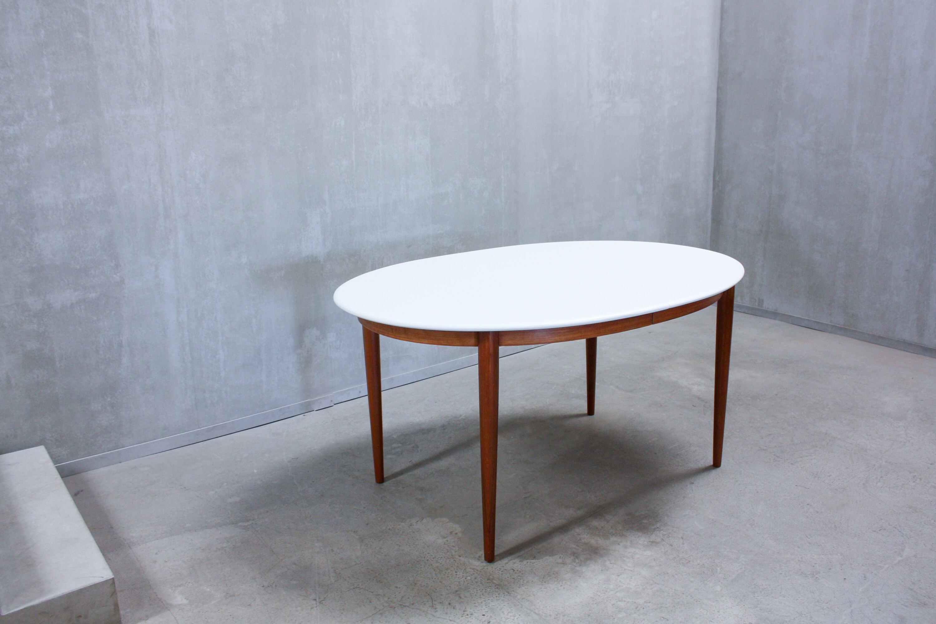 Vintage oval dining table, 1960