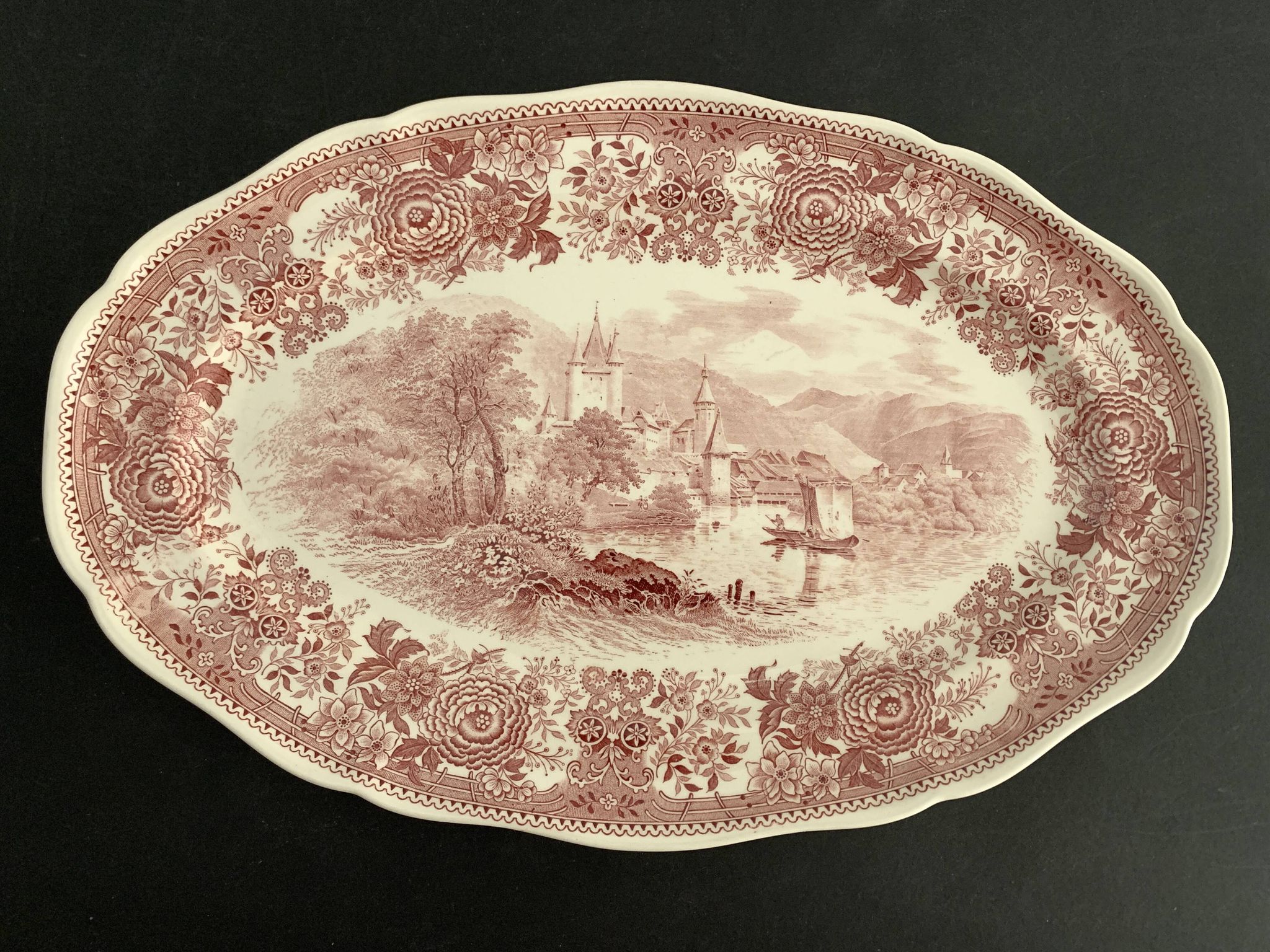 Oval flat Villeroy and Boch, model Burgenland red