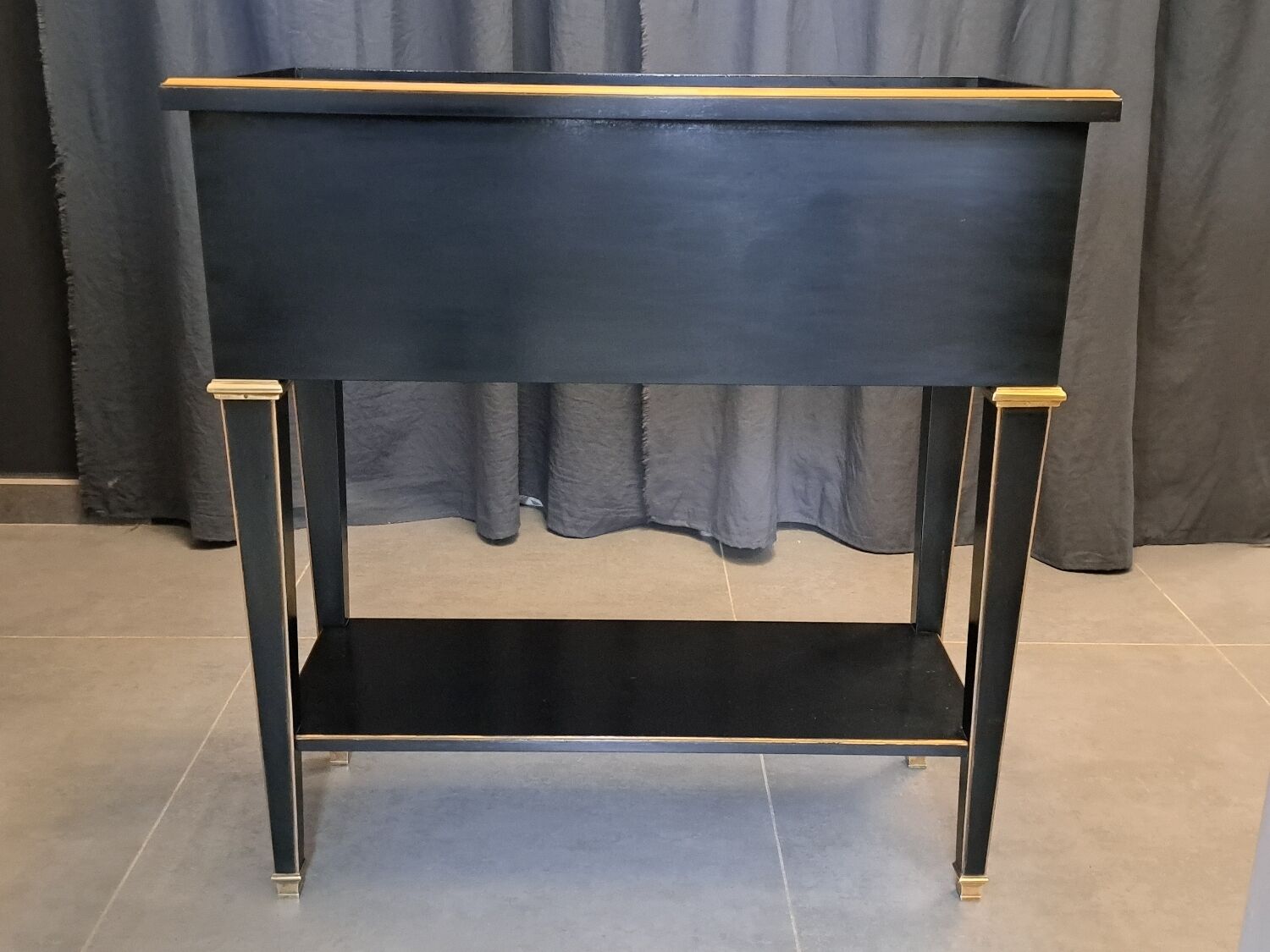 Neoclassical Hirch stamped planter