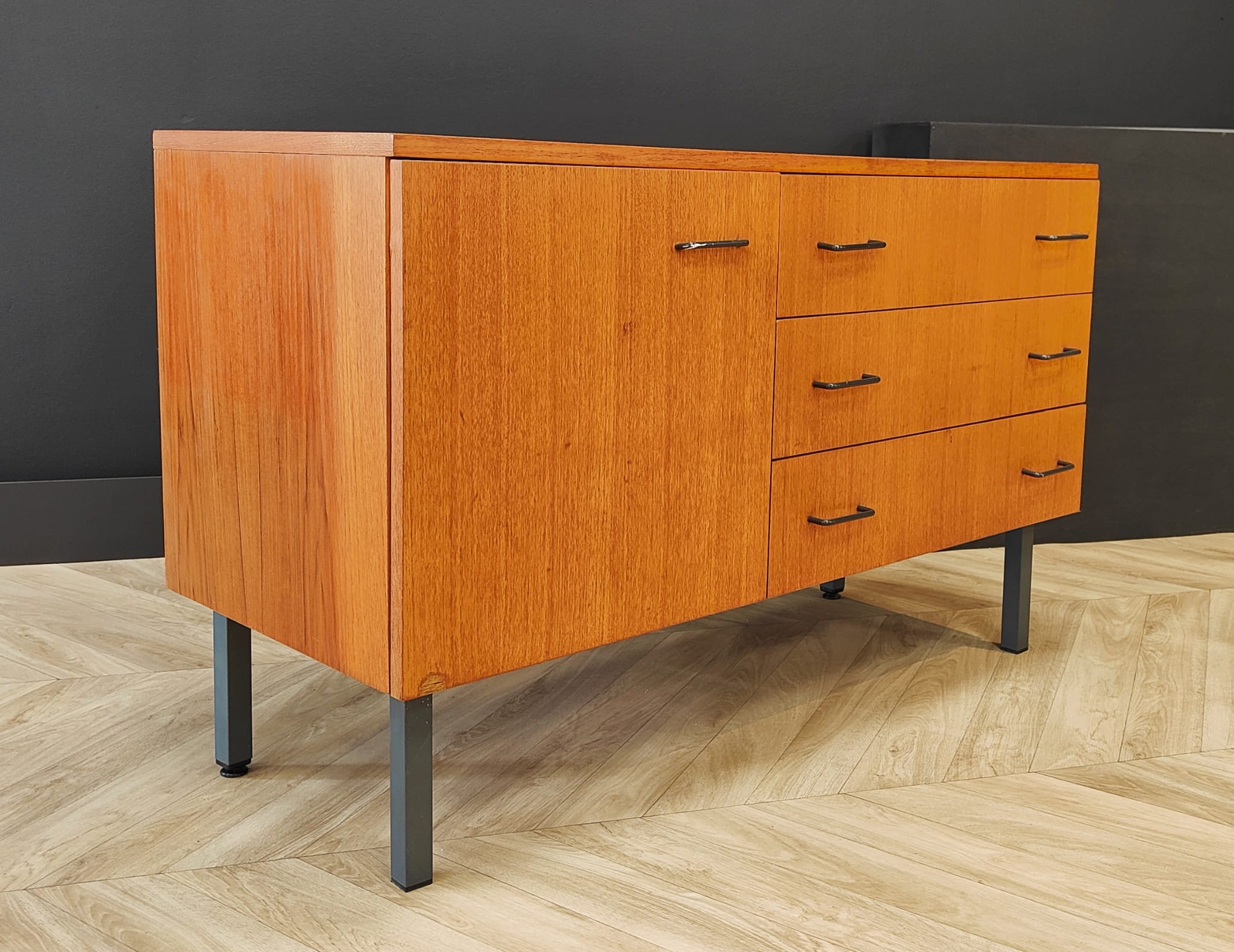 Vintage chest of drawers