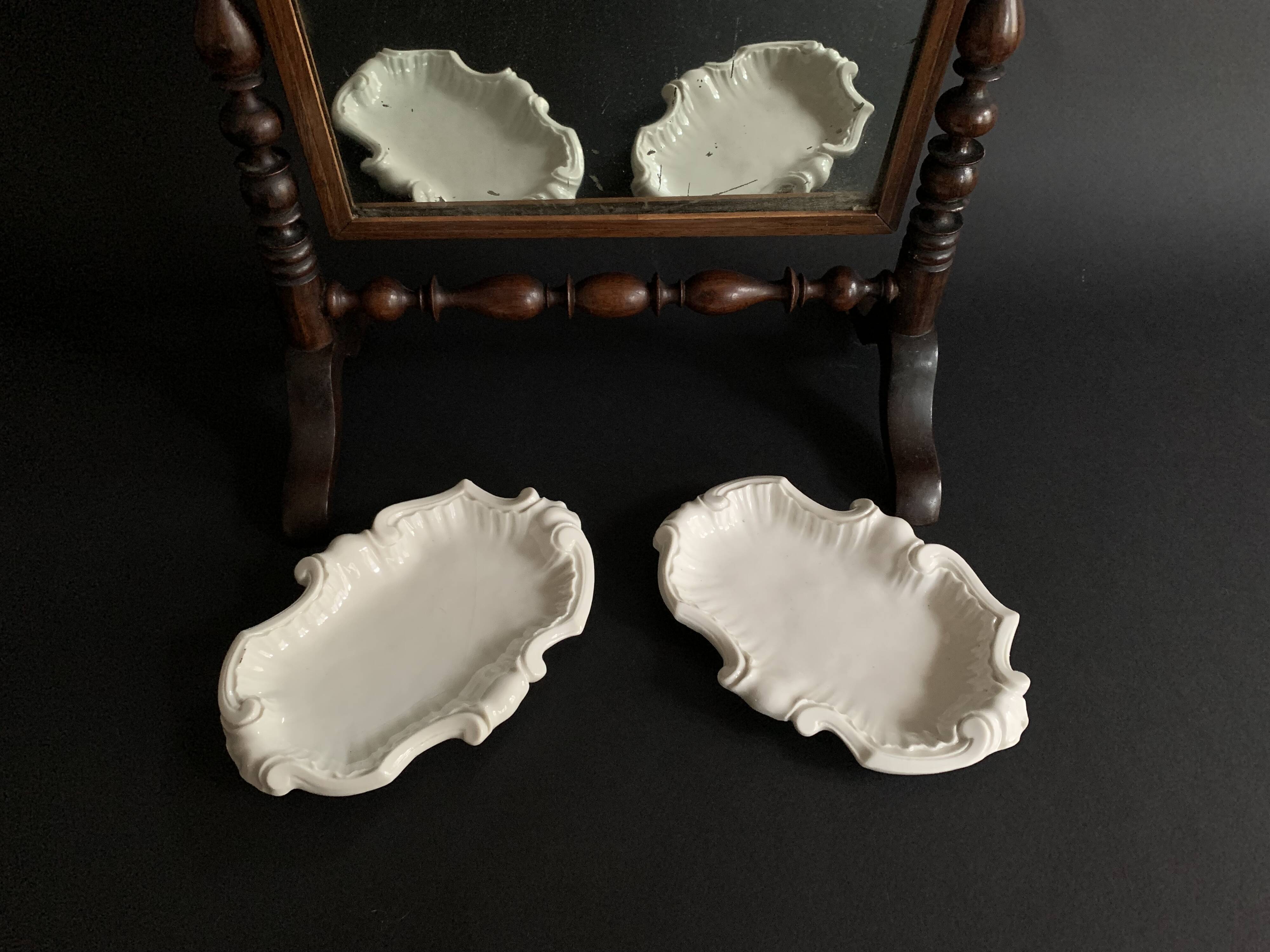 Meissen porcelain shell-shaped bowls, early 19th century, Germany