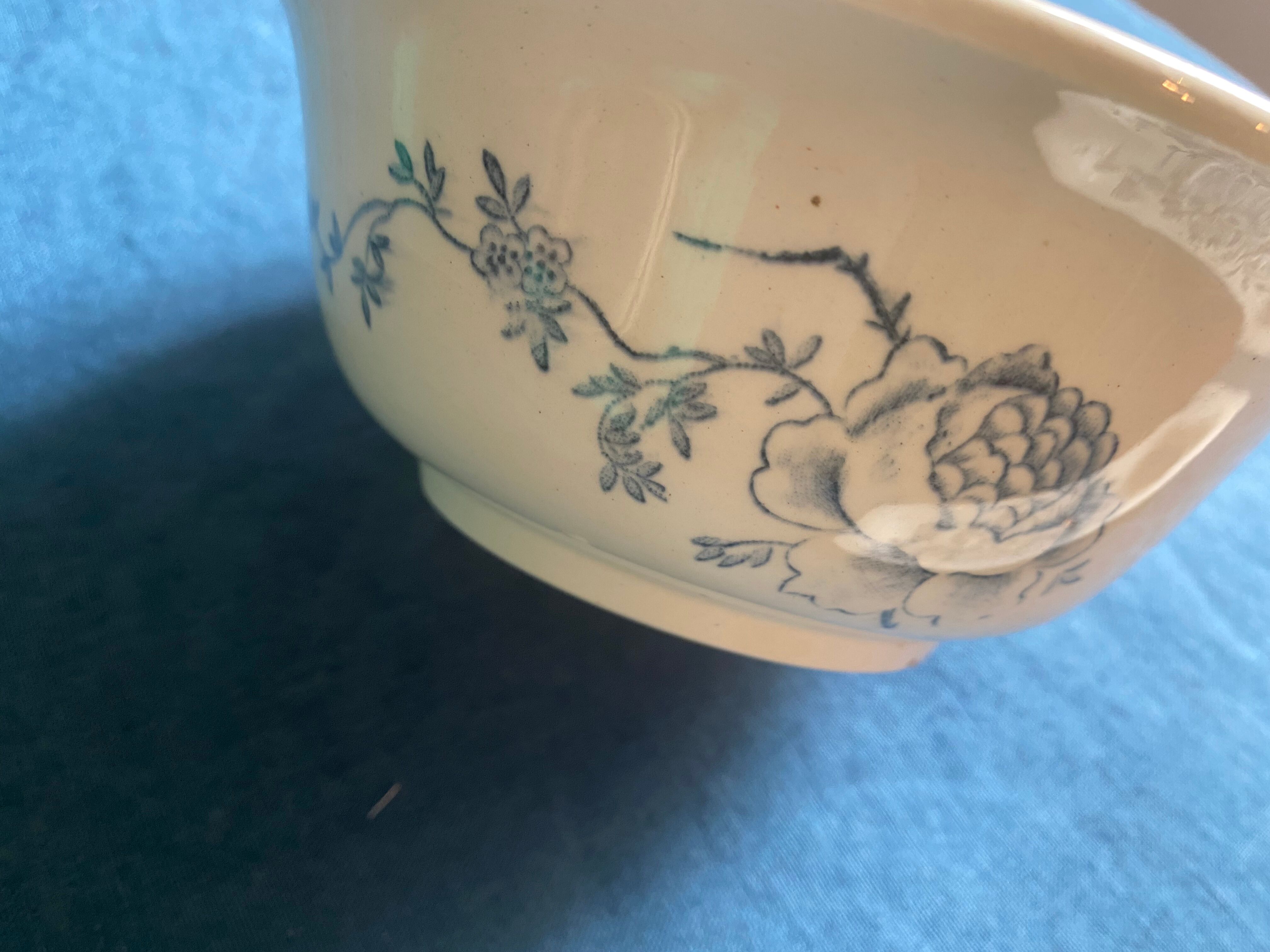 Bowl and soap holder manufacture of Longchamp