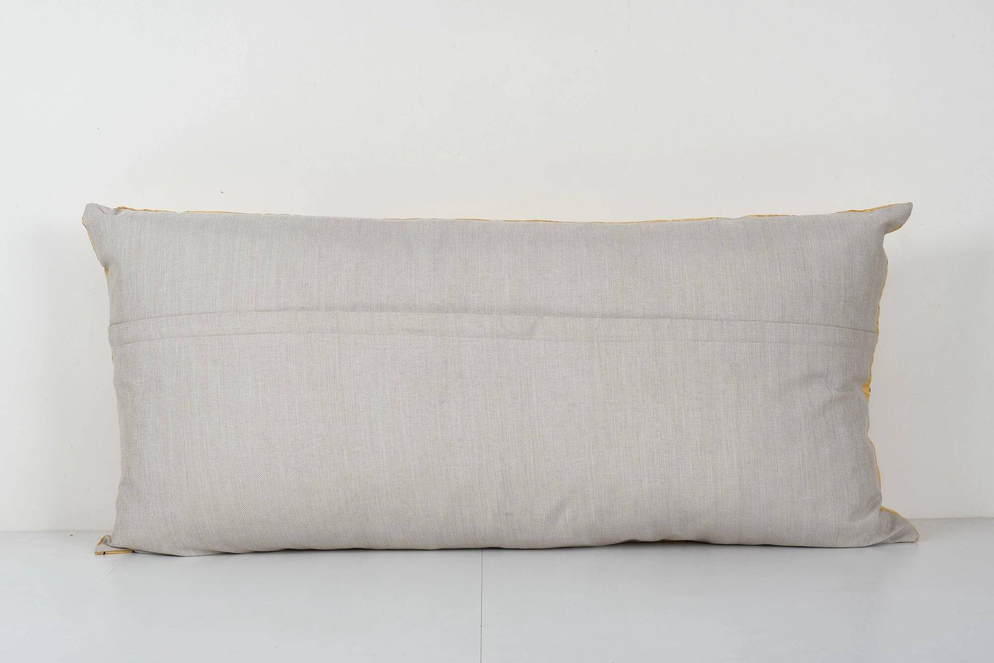 Housse de coussin brodée vintage 109x56 cm