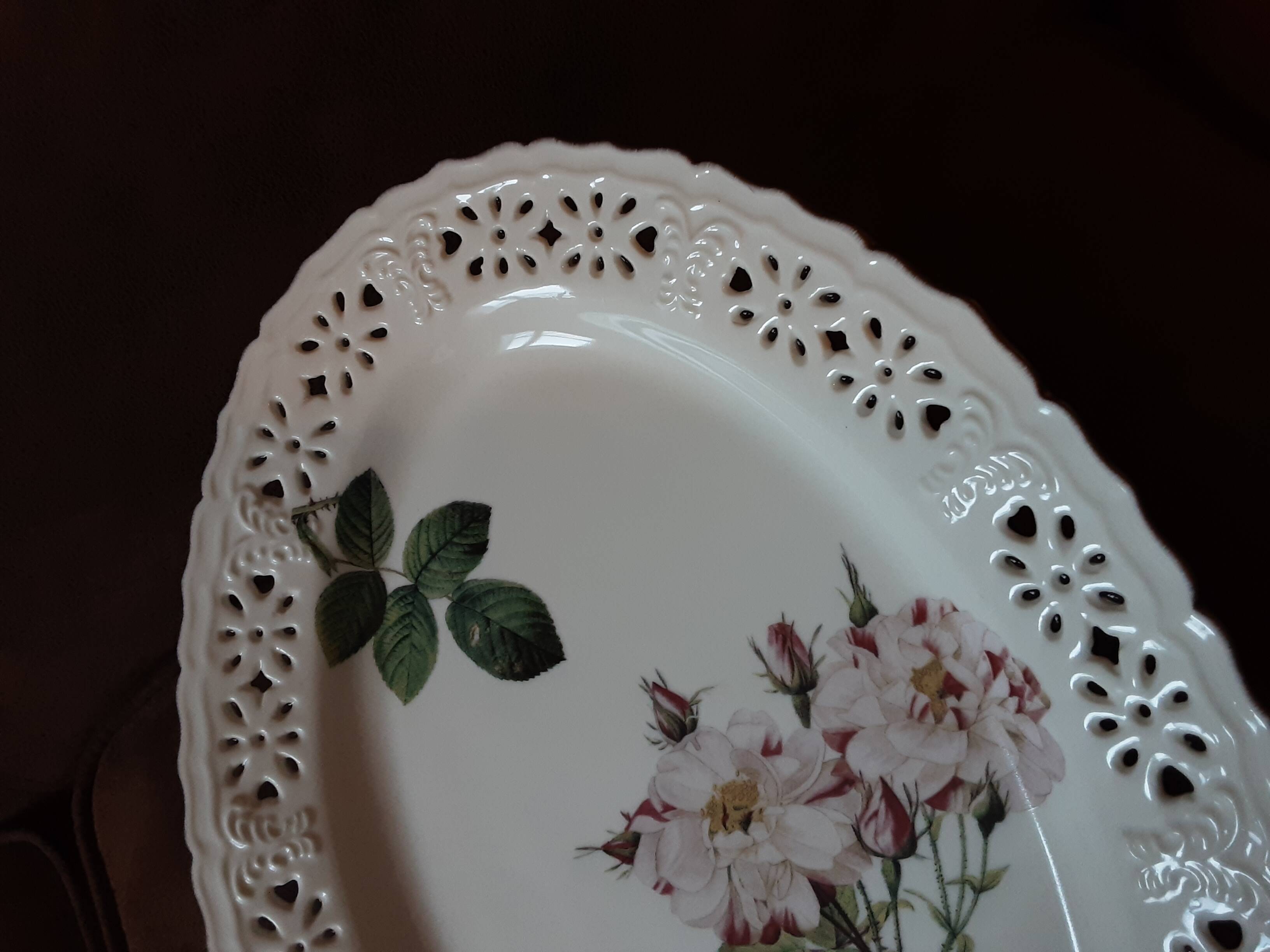 Barbotine style porcelain dish