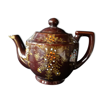 Ceramic teapot