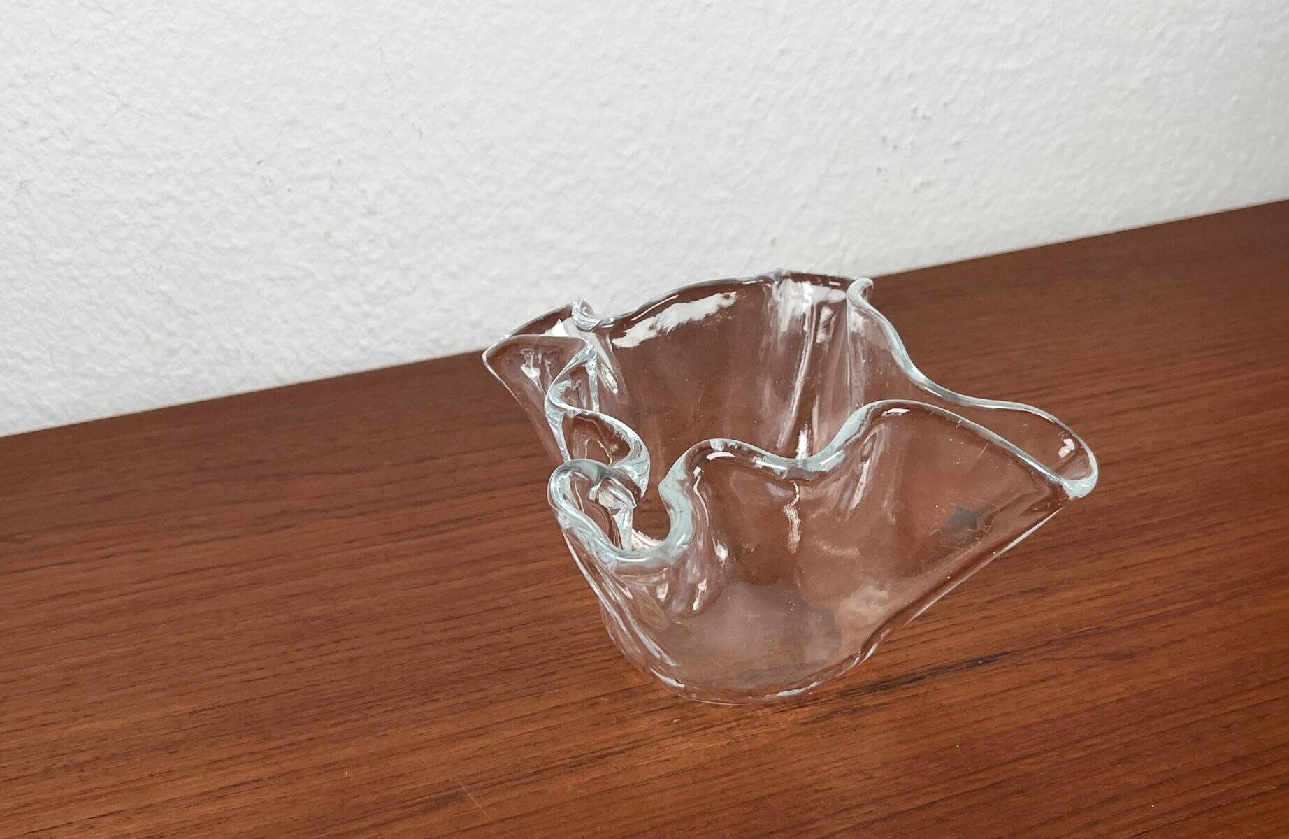 Vintage Scandinavian art glass bowl by Magnor, 1970s.