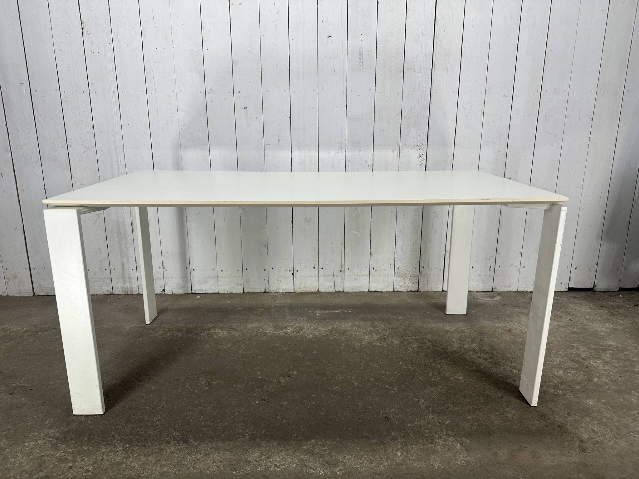 Table Four de Ferruccio Laviani pour Kartell – blanche