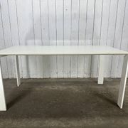 Table Four de Ferruccio Laviani pour Kartell – blanche