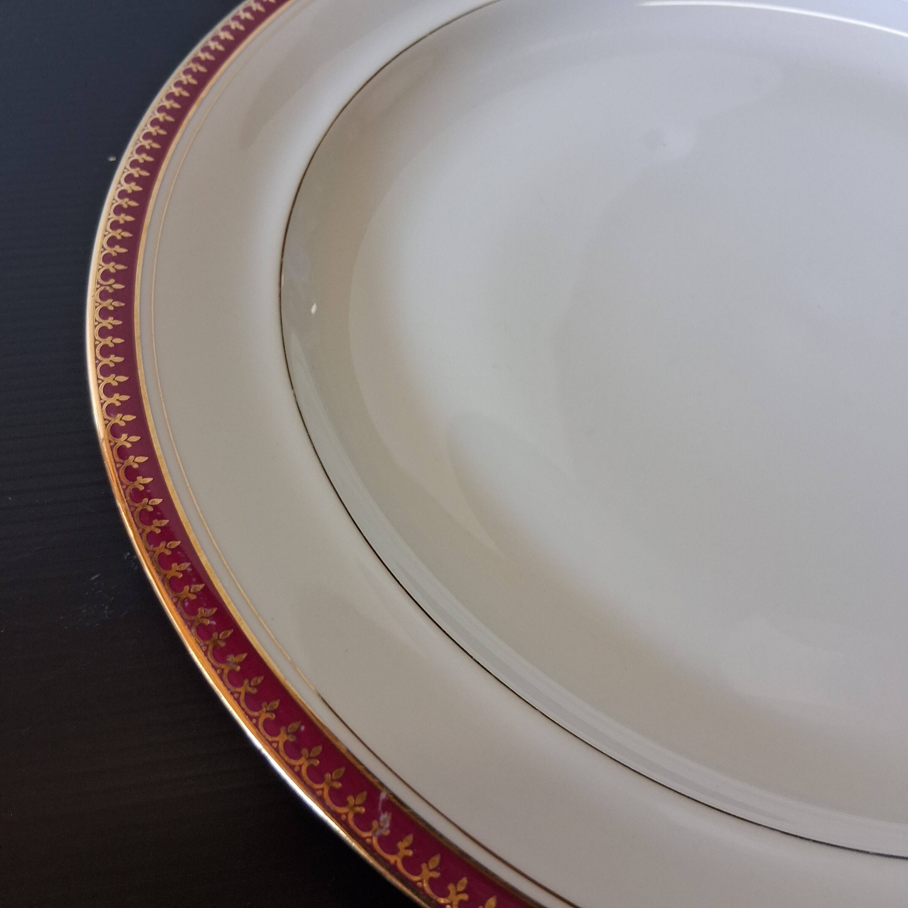 Very nice round serving dish from Chastagner & Co in good condition.
