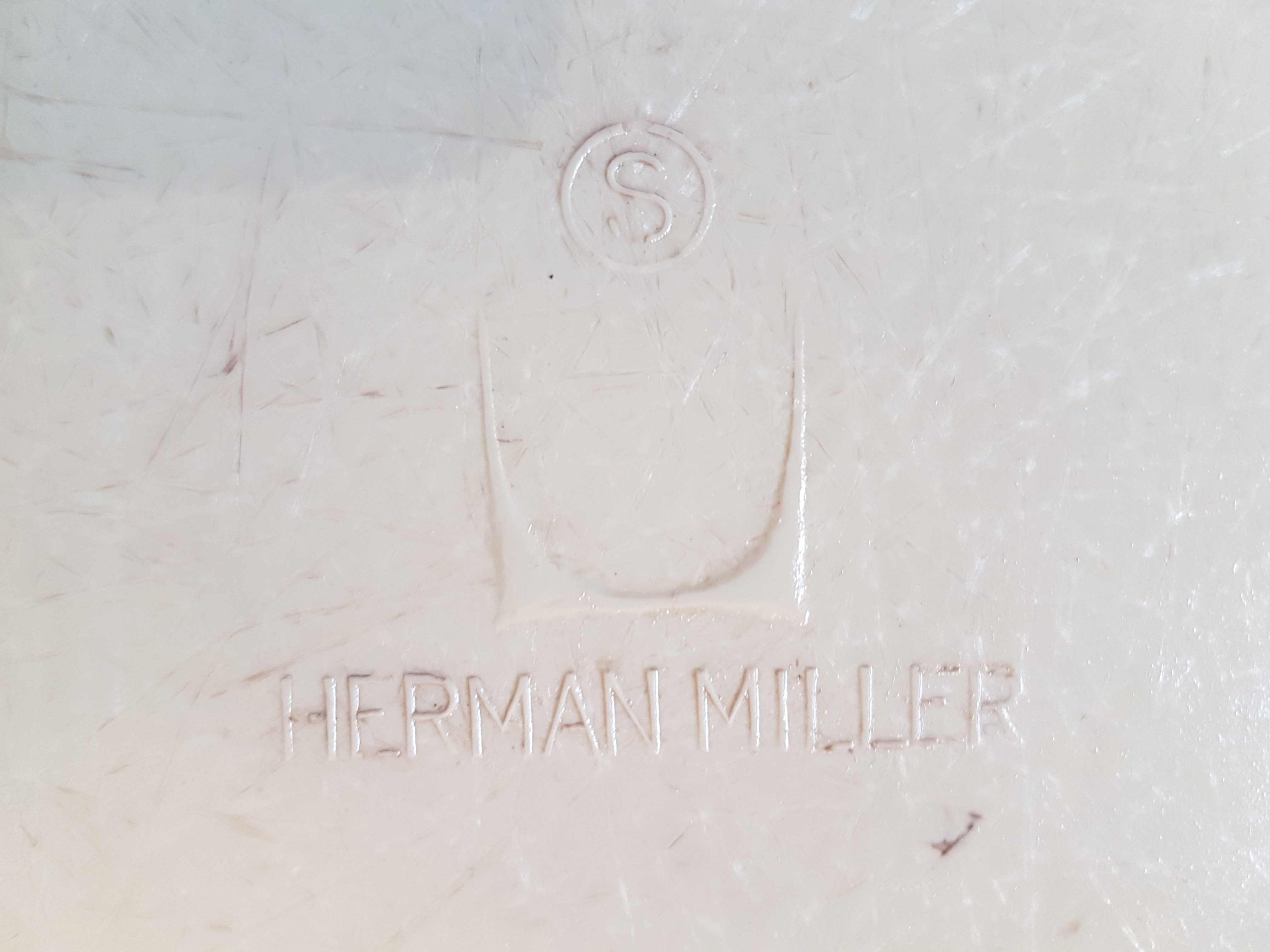 4 DSW chairs by Charles and Ray Eames for Herman Miller