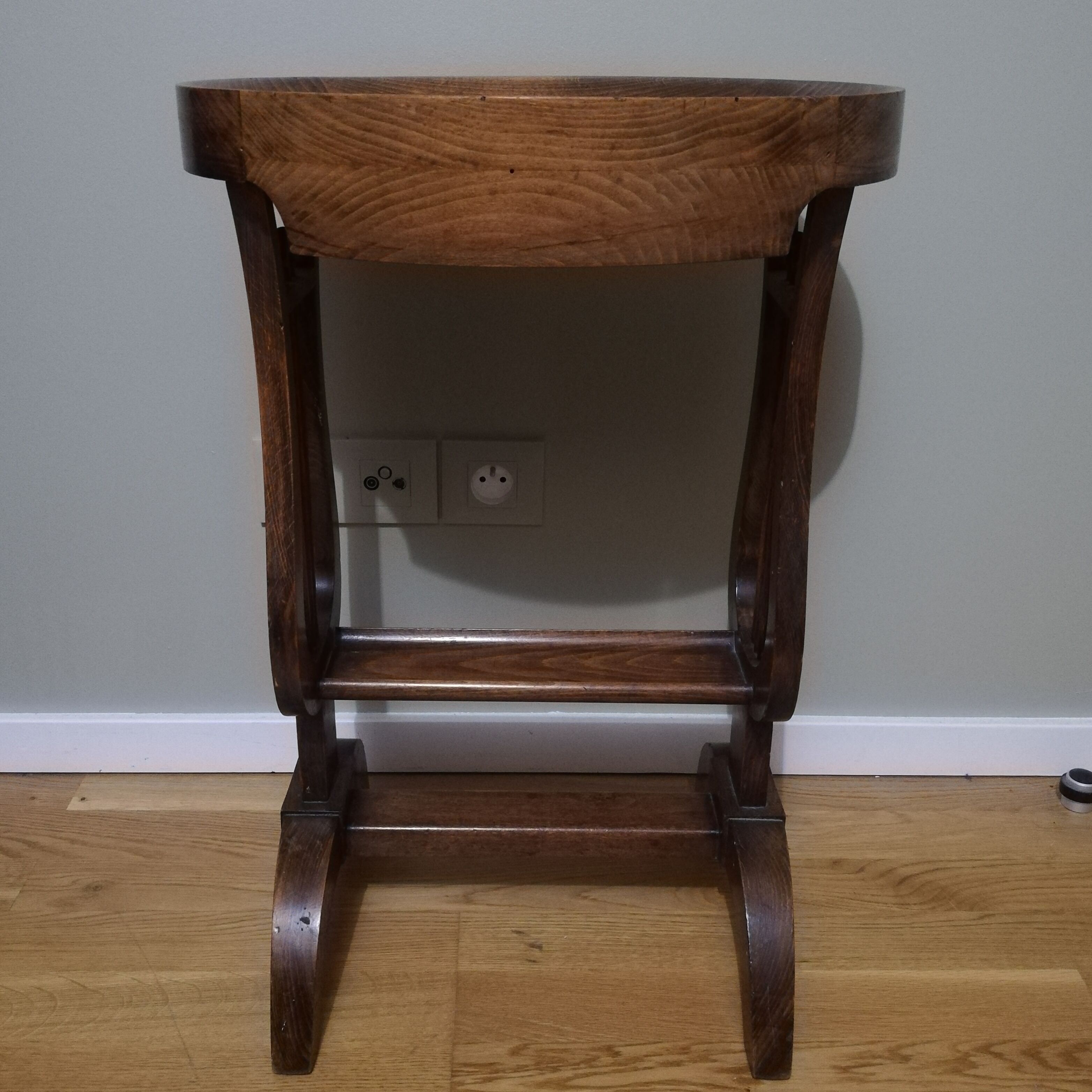 Walnut pedestal table or lyre harness