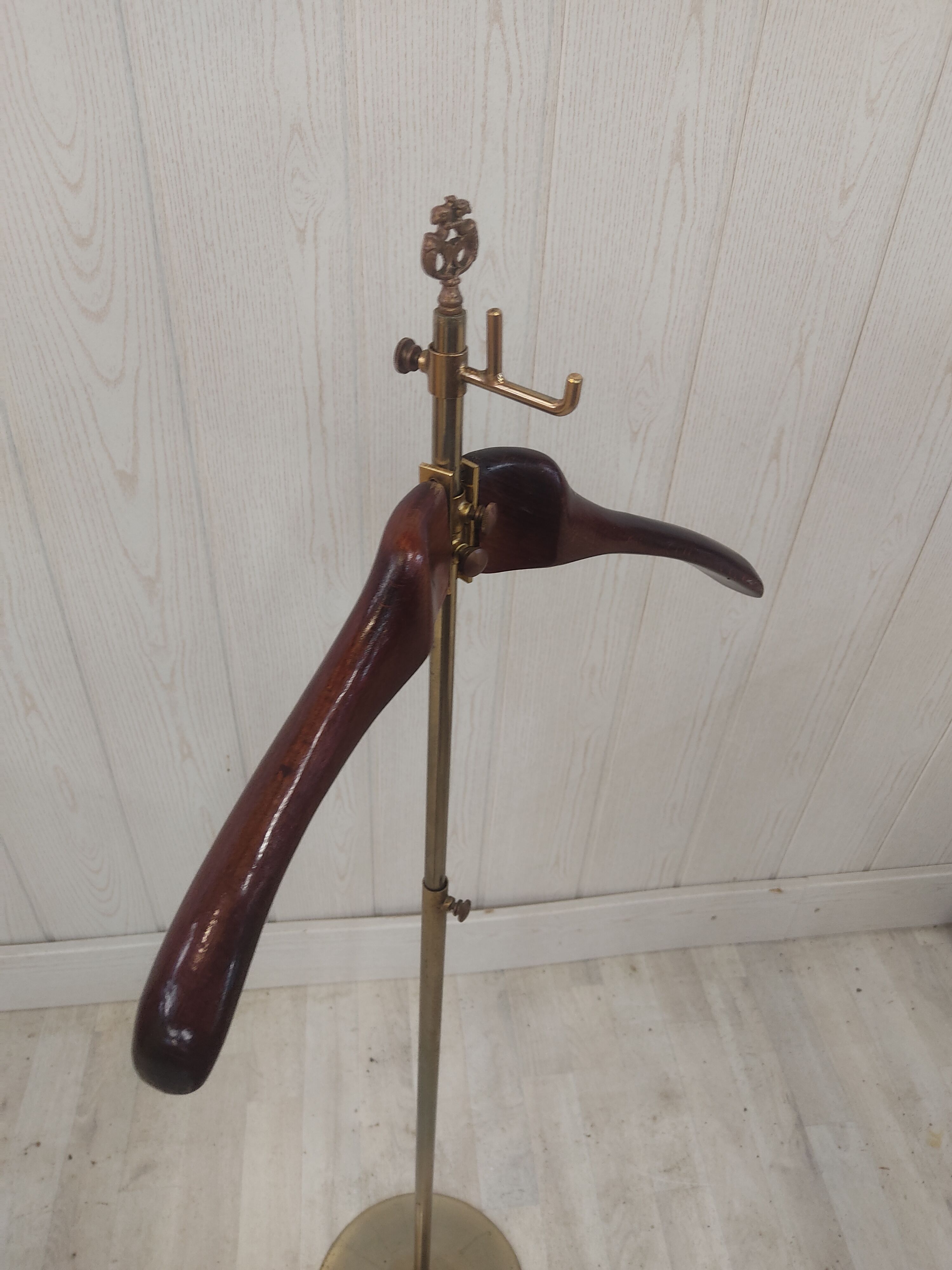 Brass and wood chamber valet