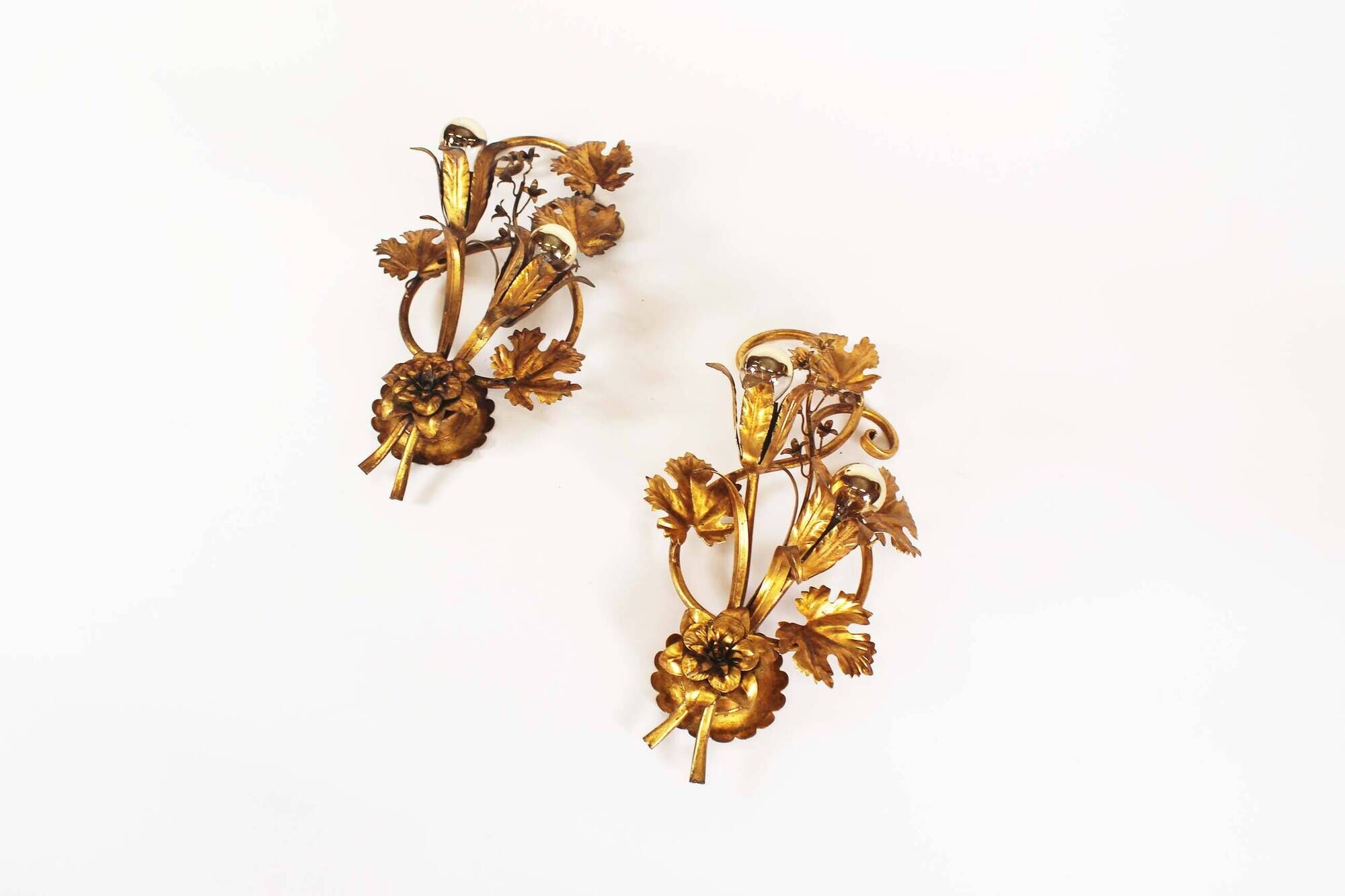 Stunning set of vintage Italian gilt florentine sconces by Biasca