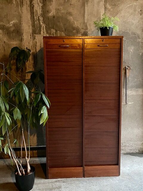 Double curtain filing cabinet