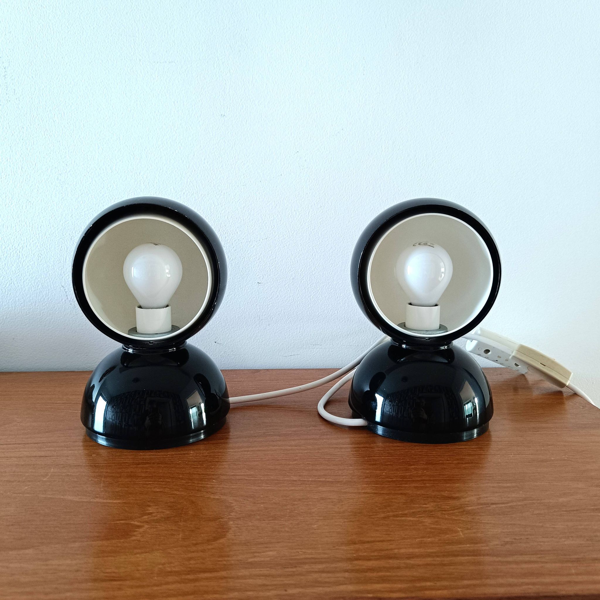 Set of 2 vintage black and white Eclisse lamps - Magistretti for Artemide