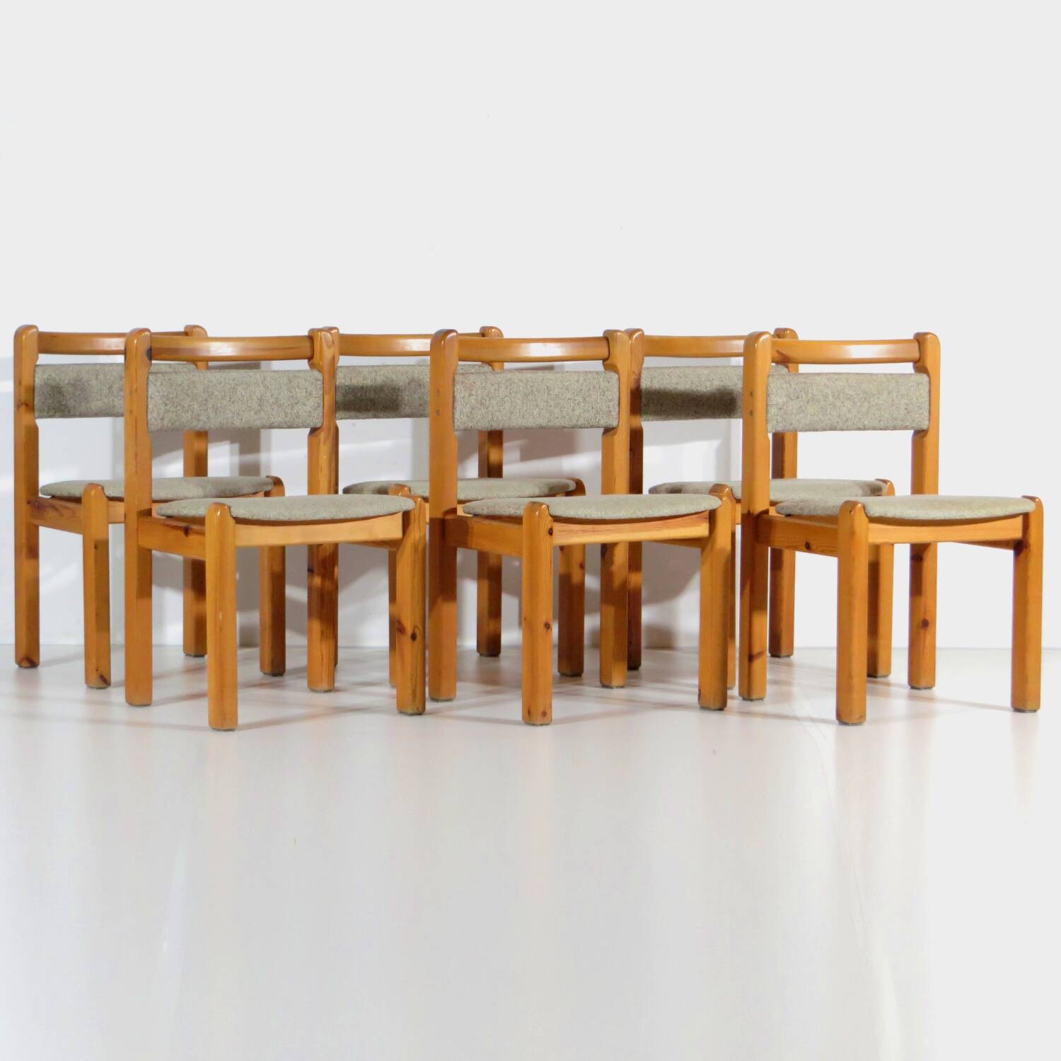 Set of six solid pine vintage mid century modern dining chairs by Danish Thorsø Møbelfabrik, 1960s