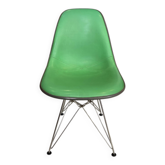 Chaise en fibre de verre et skaï vert DSR Eiffel Eames Herman Miller