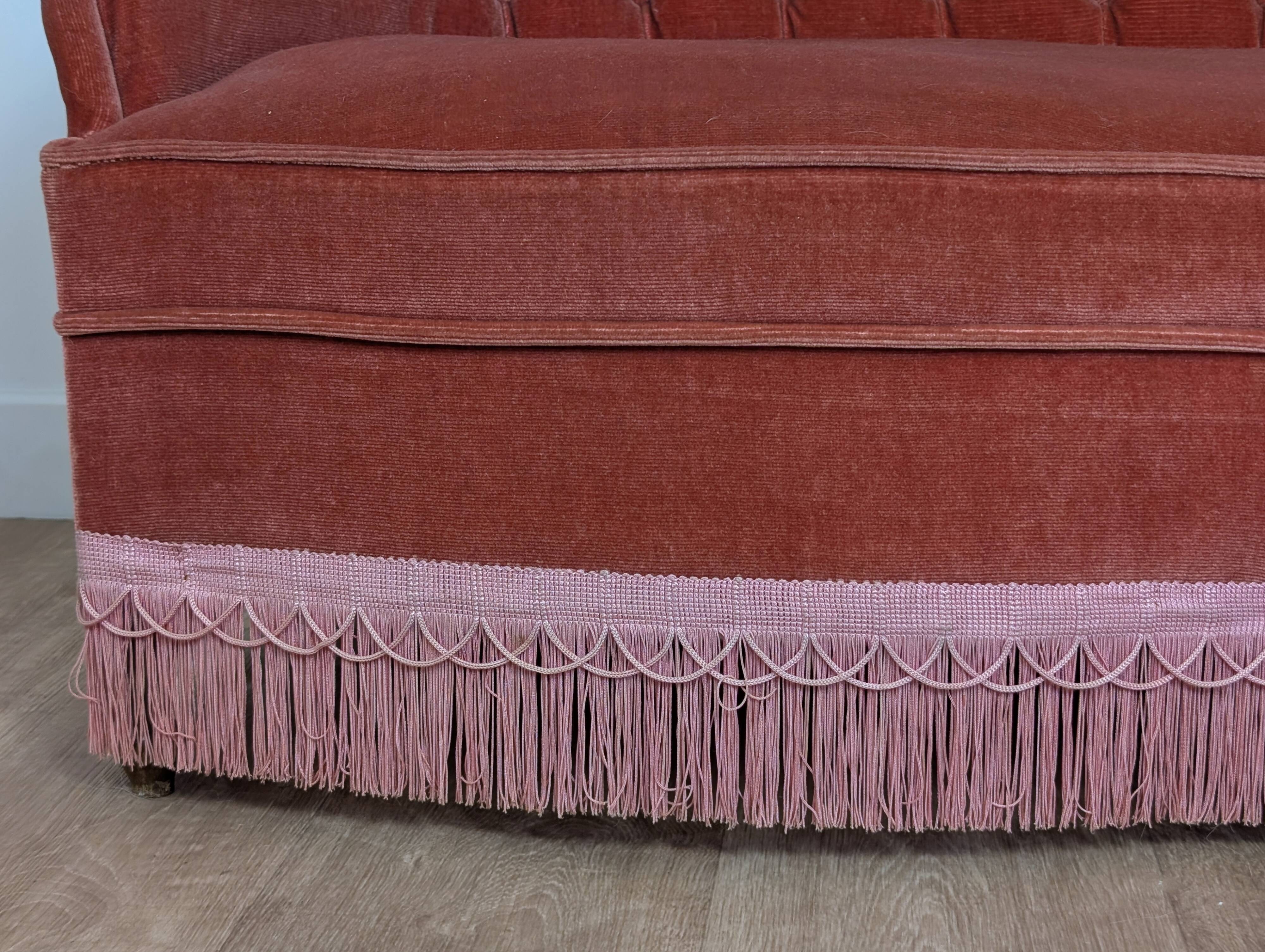 Toad sofa in old pink velvet