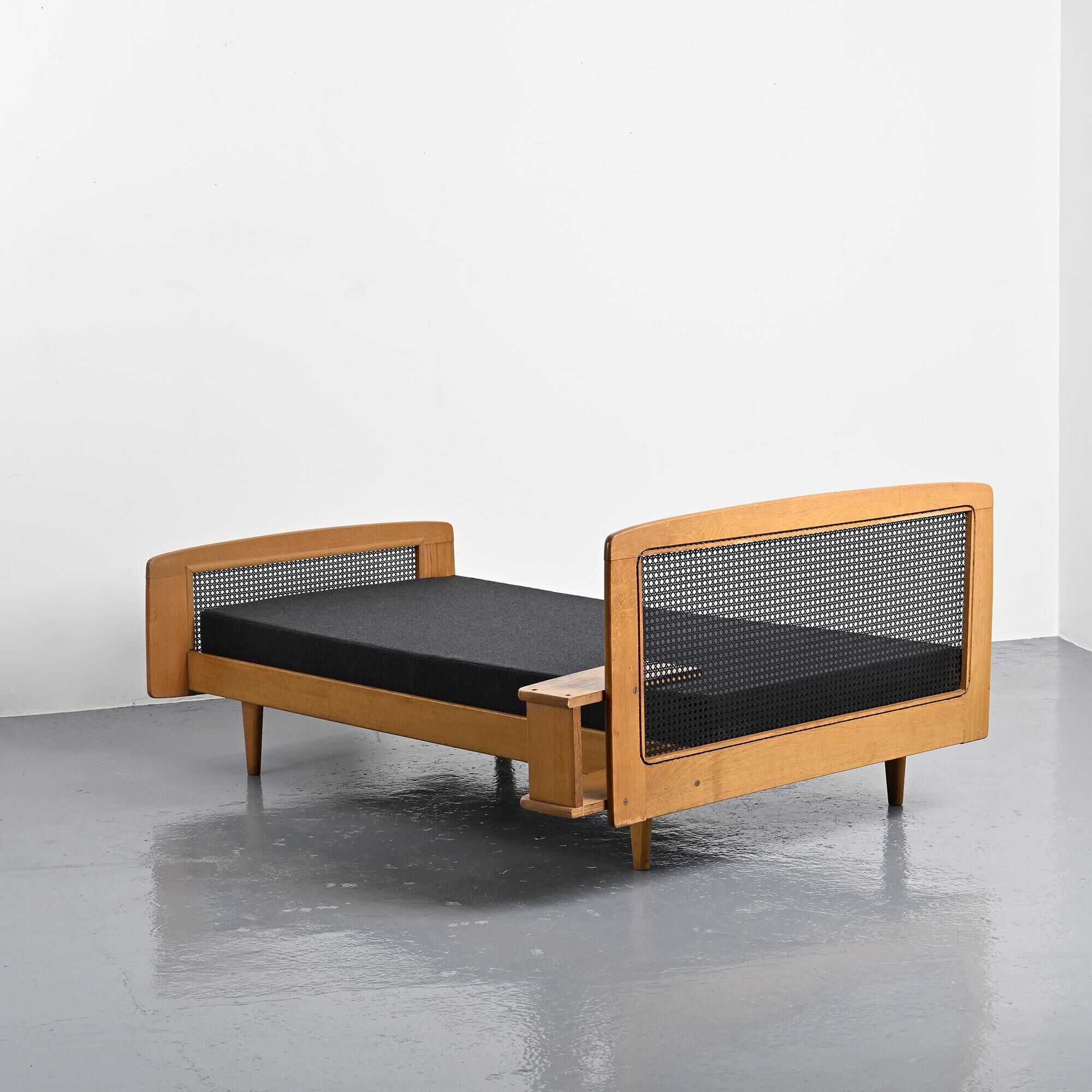 Lit par Roger Landault pour Ligne Roset, France, circa 1965