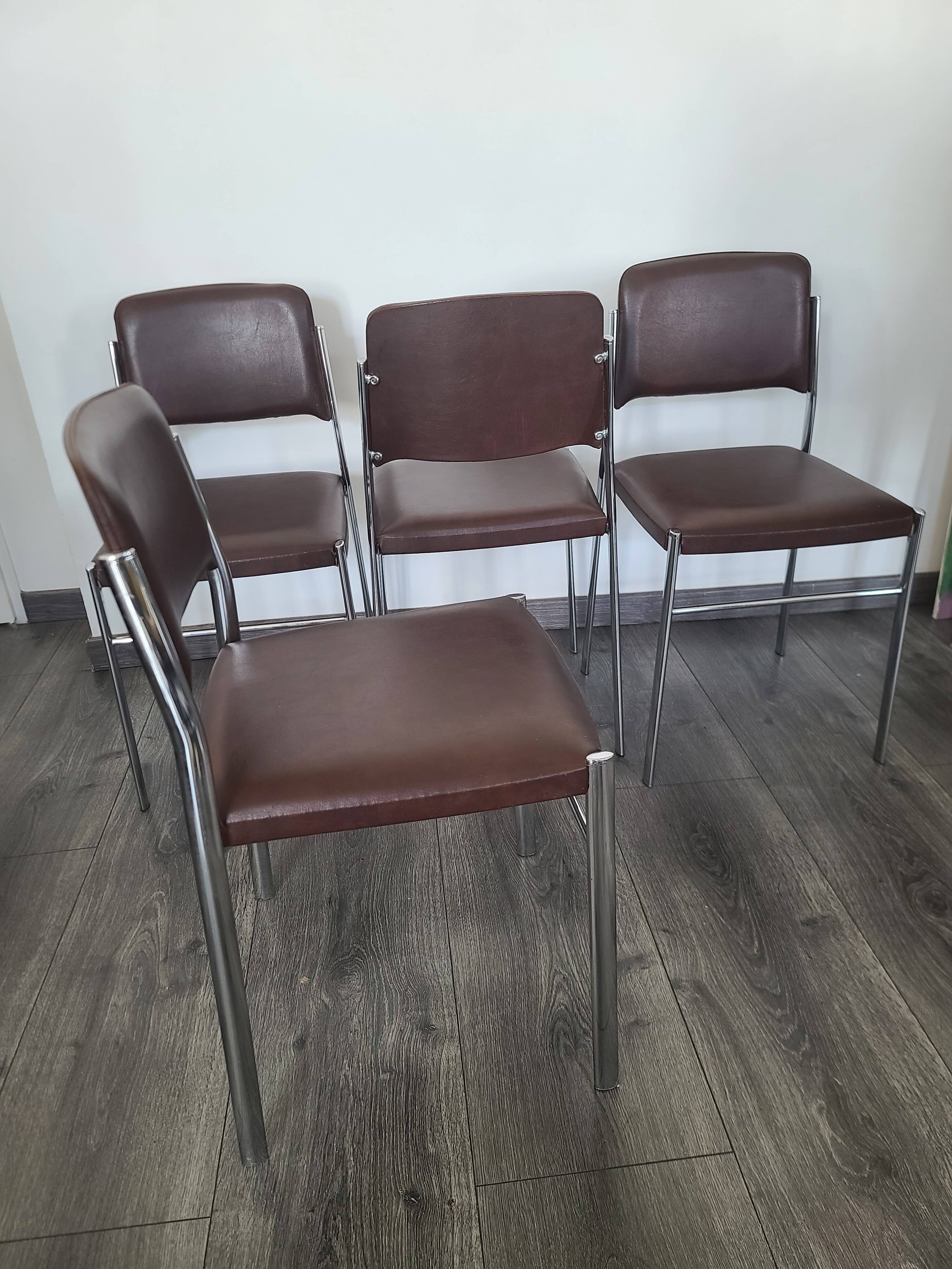 Lot de 4 chaises fauteuil en skaï marron année 1970
