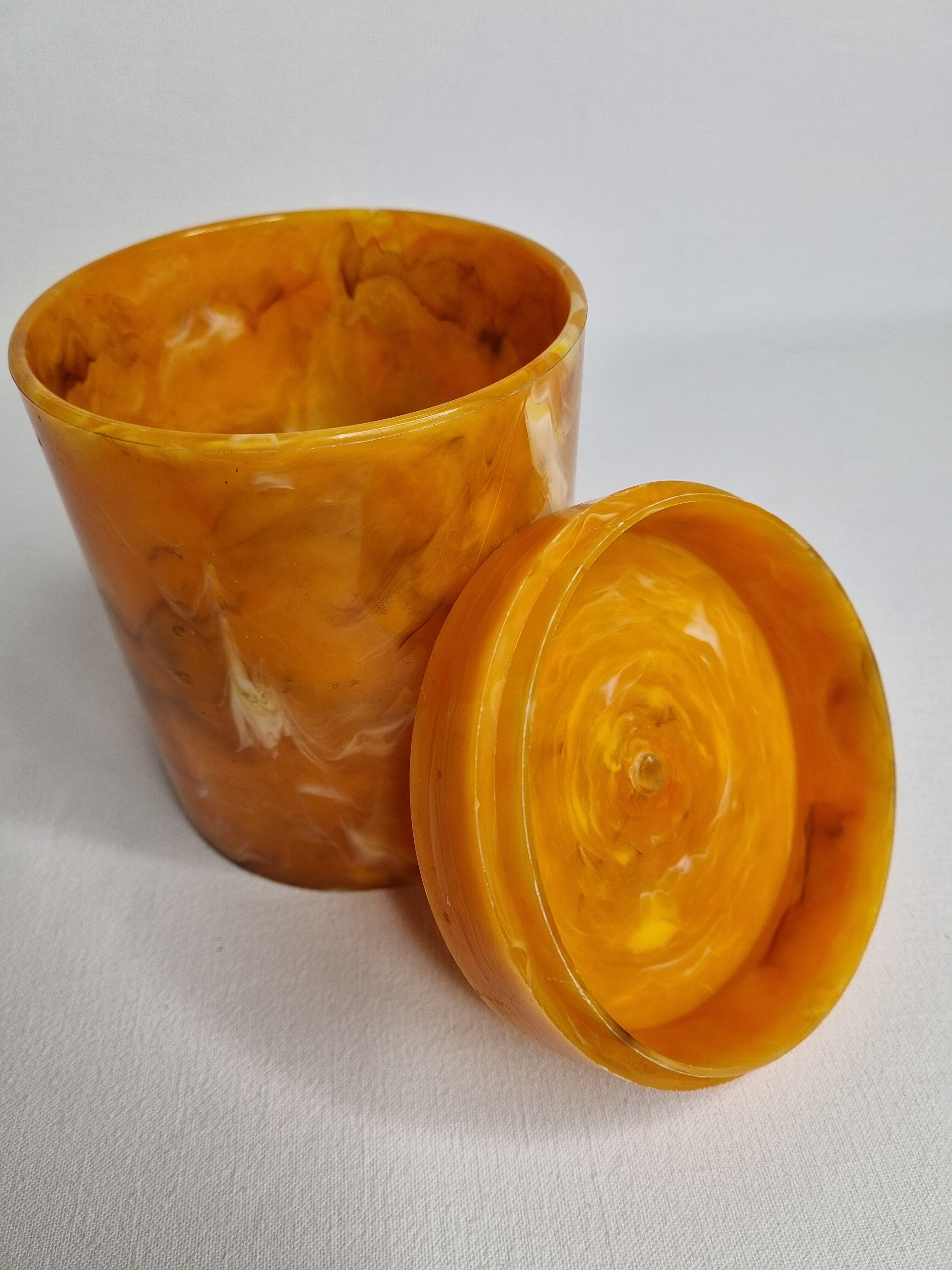 Vintage bakelite cotton box, 20 cm