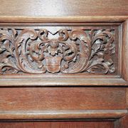 Grande garde-robe en chêne début 18e s.
