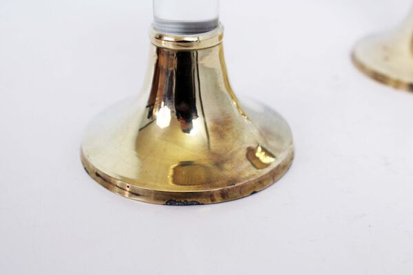 Duo de bougeoirs en lucite et laiton