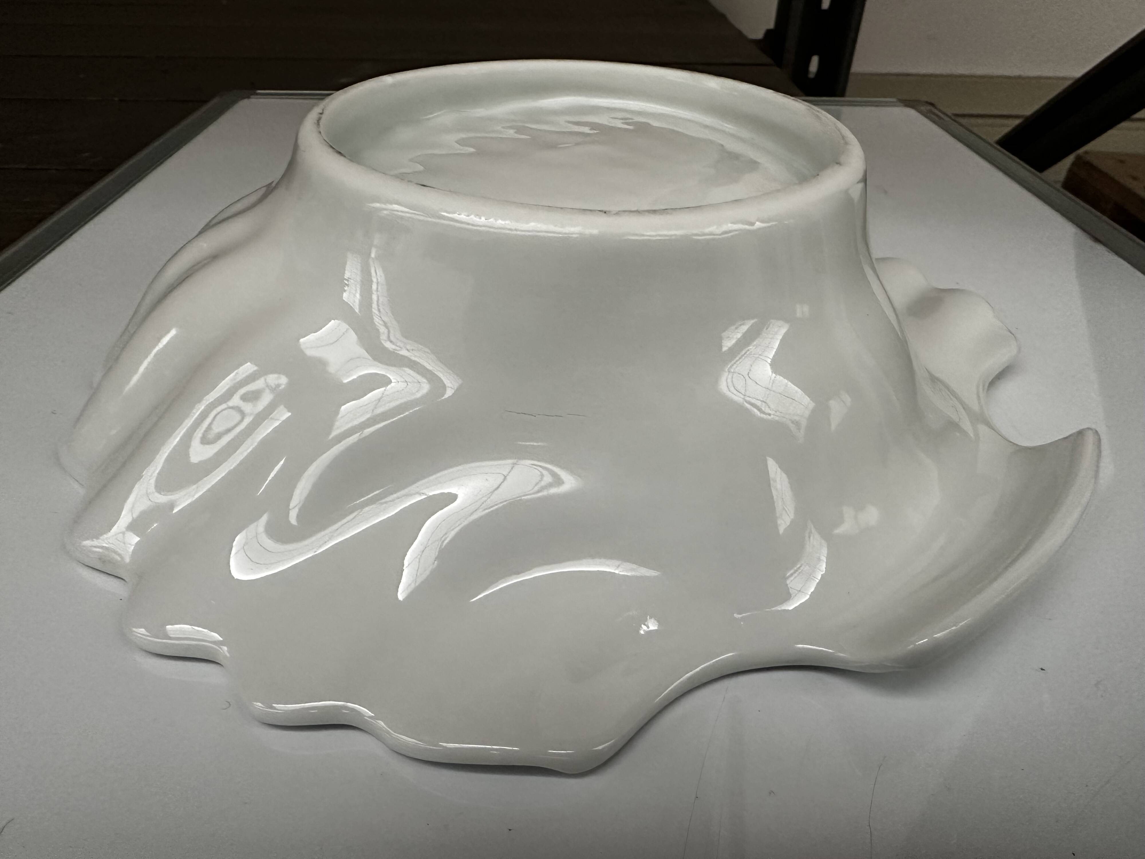 Vintage shell-shaped white earthenware dish d 27 cm / h 7 cm