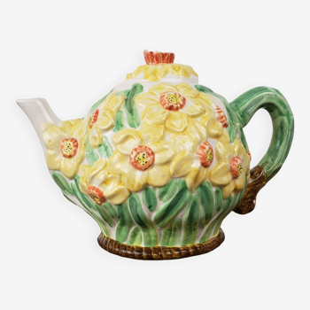 Flowered slurry teapot