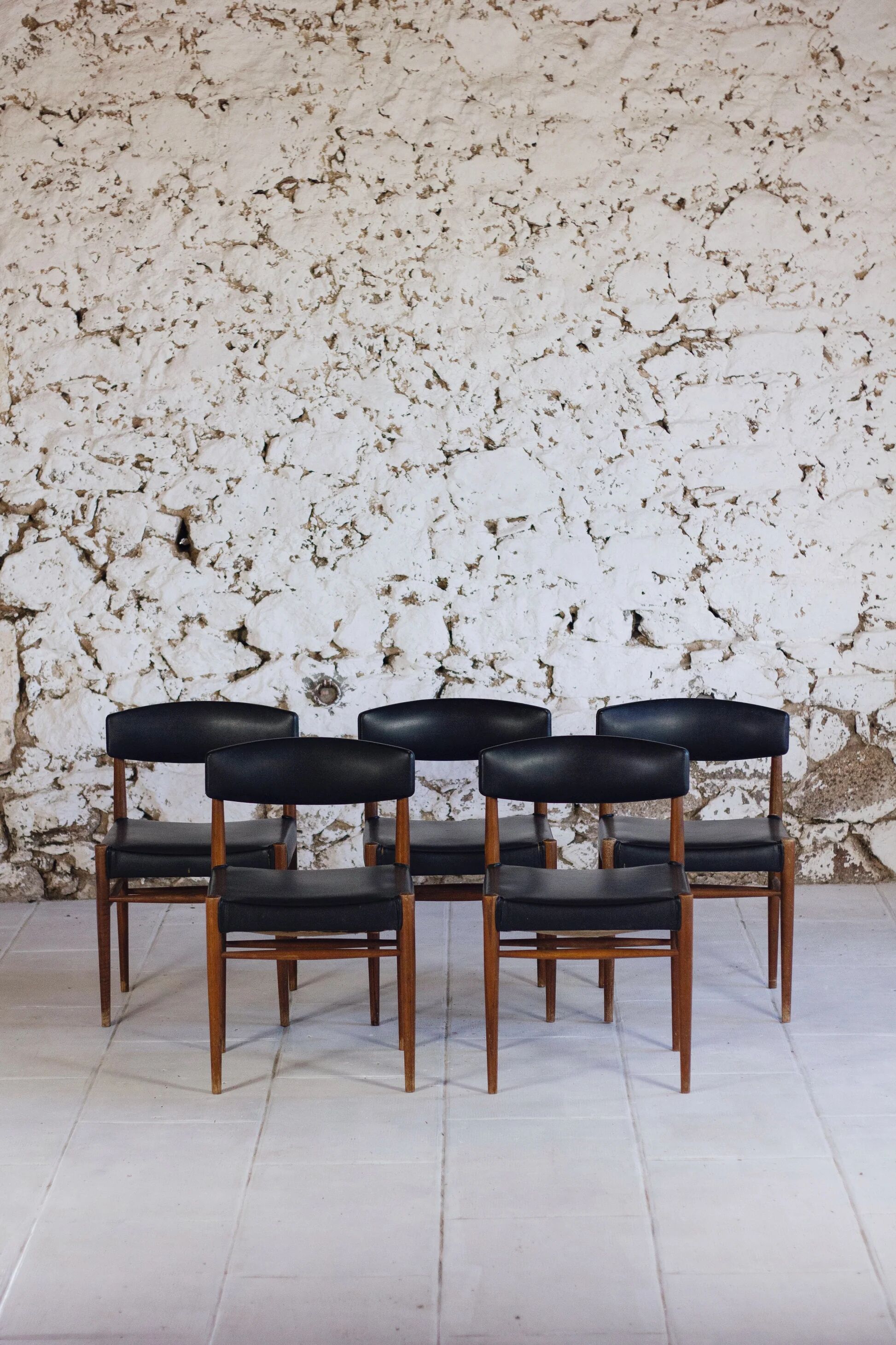 Set of 5 Scandinavian chairs in teak and faux leather, 1960.