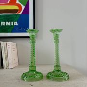 Pair of Scailmont candlesticks in green crystal - 1920/1930