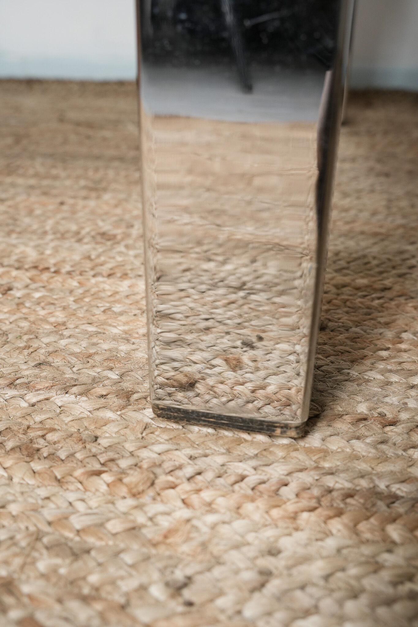 Chrome coffee table with its bisauté glass