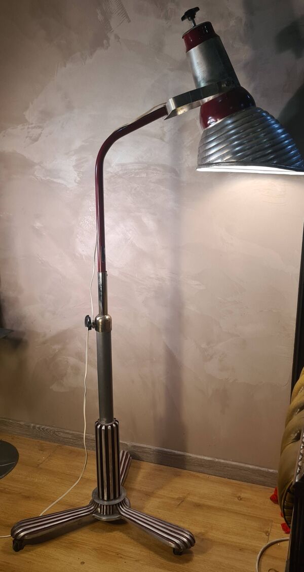 lampadaire 1940  rarestyle projecteur pieds sur roulettes  alu masif    180x110x70