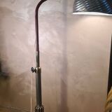 lampadaire 1940  rarestyle projecteur pieds sur roulettes  alu masif    180x110x70