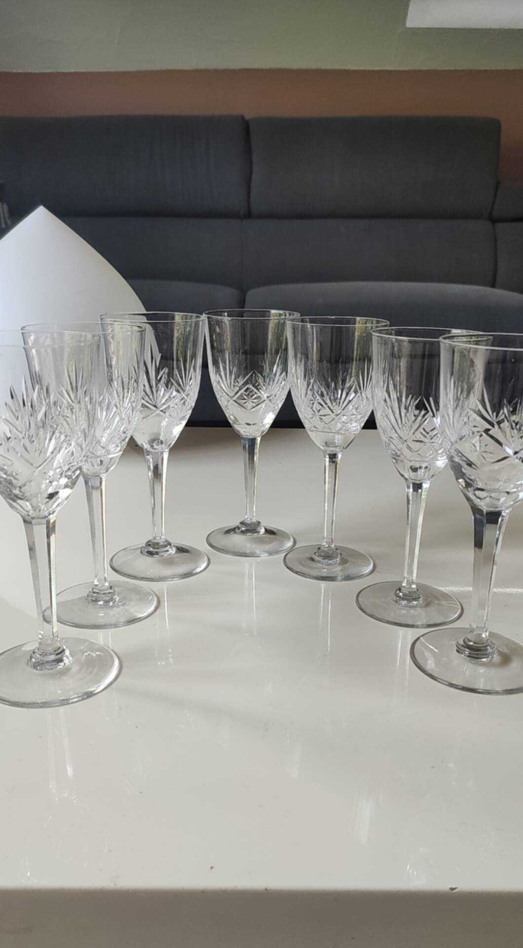 Lot of 7 x crystal glasses. Star/palmette decoration in St Louis style.