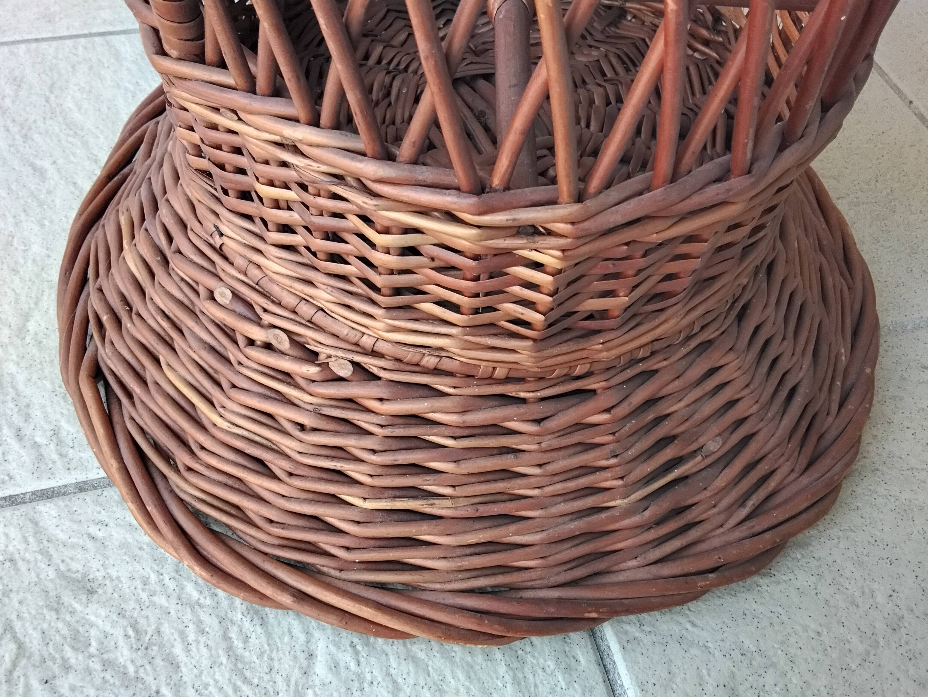 Portable wicker bar